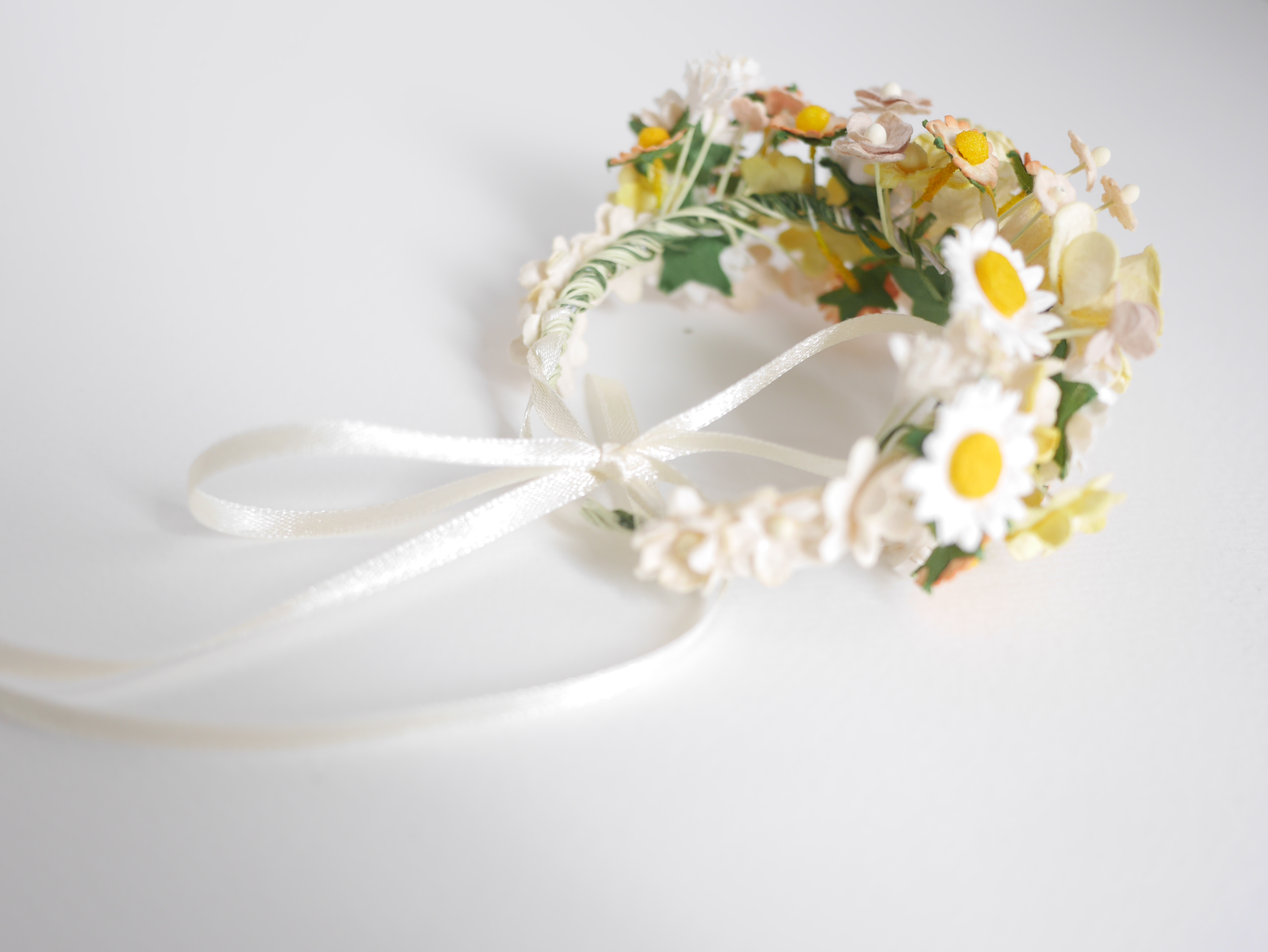 ข้อมือเพื่อนเจ้าสาว งานแต่งงาน ดอกไม้ประดิษฐ์ งานประดิษฐ์ DIY โทนสีน้ำเงิน ดอกไฮเดนเยียกระดาษสา และดอกไม้กระดาษสาขนาดเล็ก Handmade corsages 1 ชิ้น DIY corsage yellow-pastel pink brown tone, hydenyia flowers 1 piece.