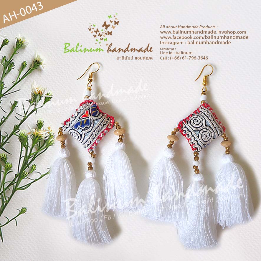 Hmong Hill Tribal Tassel Dangle Bohemian Handmade Earrings ต่างหูแฮนด์เมด สไตล์โบฮีเมียน งานปักชาวเขา + ประดับพู่ ขาว (White)
