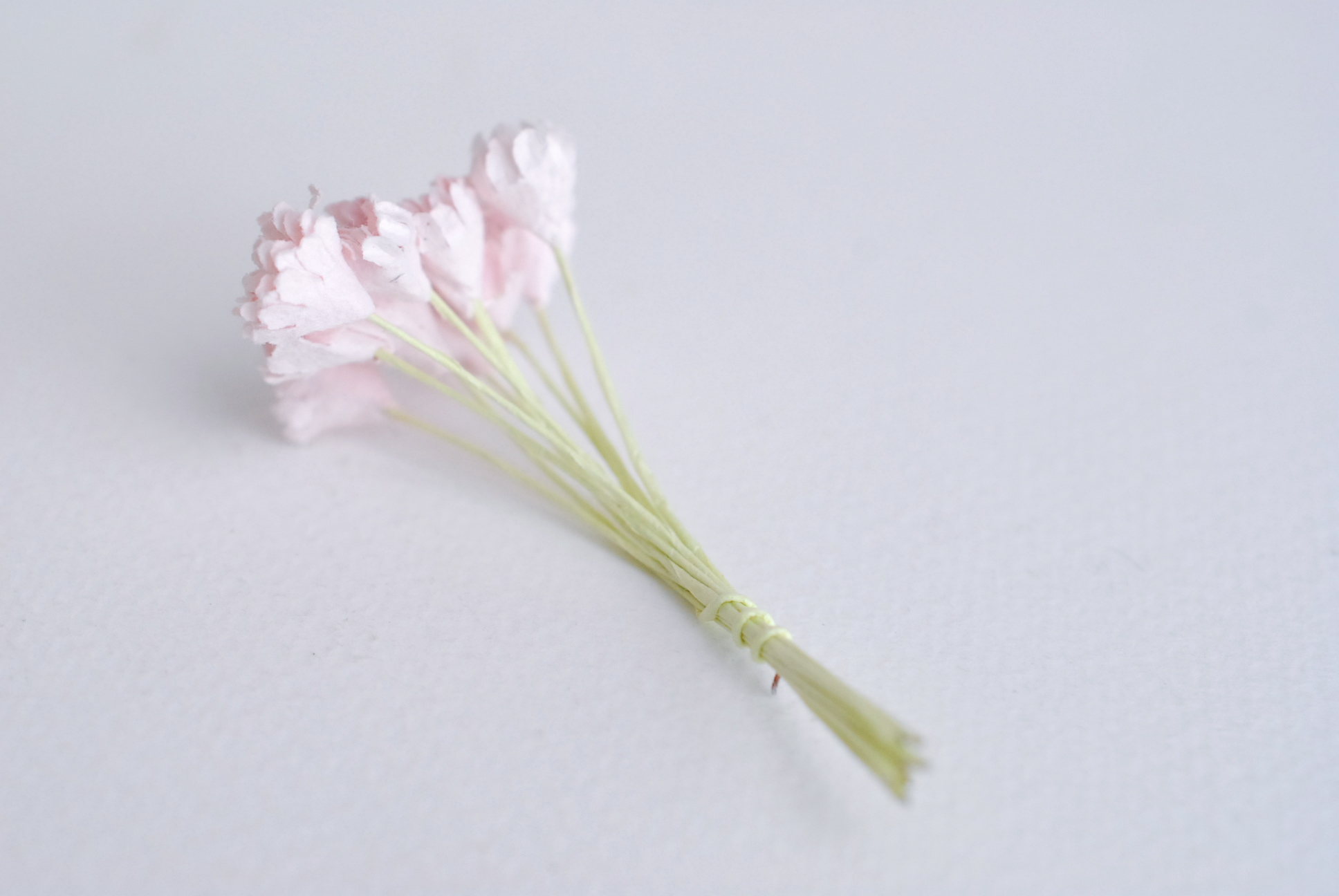 ดอกไม้ประดิษฐ์, ดอกไม้กระดาษสา, ดอก gypsophila, ดอกยิปโซ งานประดิษฐ์ตกแต่งของชำร่วย, ดอกไม้ทำพานพุ่ม, พานรับไหว้, ขนาด 1 cm. สีชมพูอ่อน