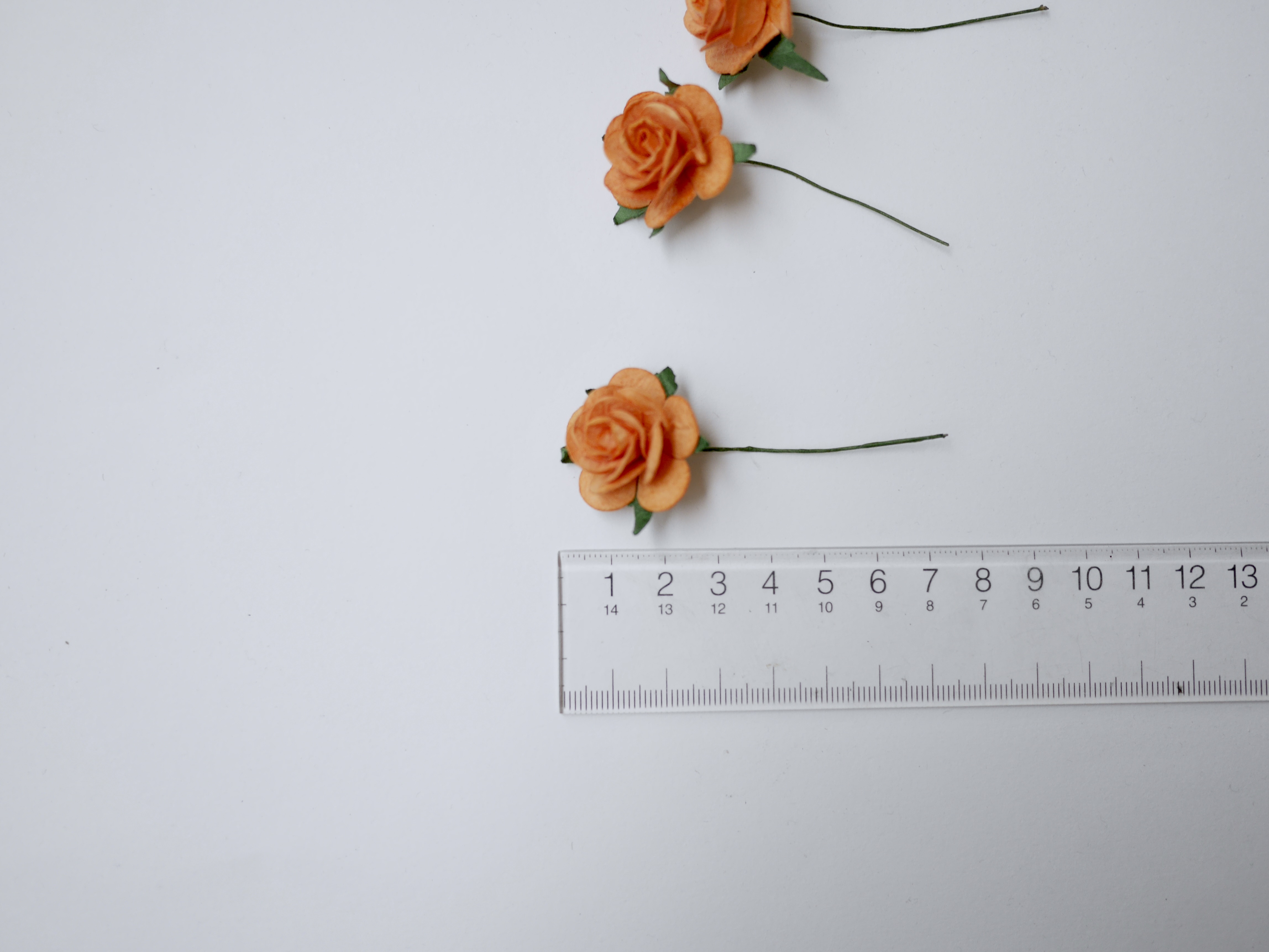 ดอกไม้กระดาษสา ราคาส่ง, ดอกกุหลาบกระดาษสา ดอกไม้ประดิษฐ์ ตกแต่งงานแต่งงาน ขนาด 2.5 cm., สำหรับของชำร่วย, งานแต่งงาน, ดอกไม้ทำข้อมือเจ้าสาว สีส้มอิฐ Paper flower, 50 Pieces mulberry rose, 2.5 cm. Fire orange color.