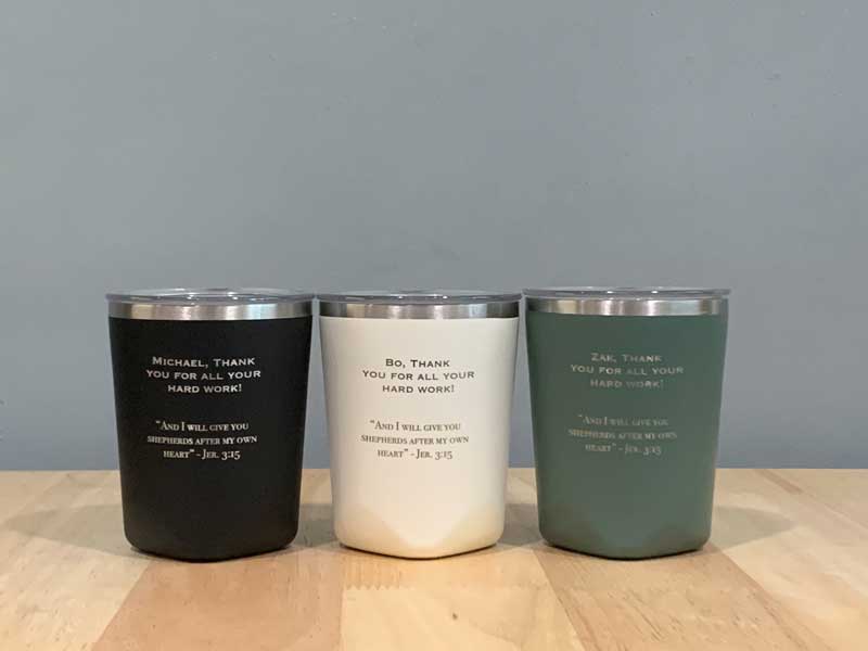 สลักชื่อ สลักข้อความ สลักรูป เลเซอร์ชื่อ เลเซอร์ข้อความ เลเซอร์รูป บนกระบอกน้ำ