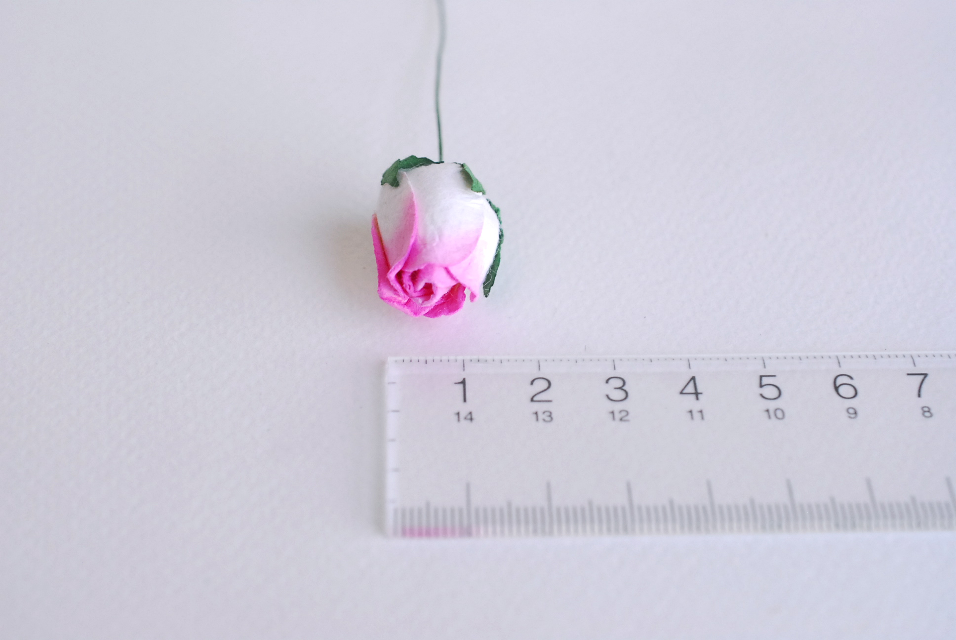 ดอกไม้กระดาษสา ดอกไม้กระดาษสา จตุจักร งานประดิษฐ์ ดอกไม้ทำข้อมือเพื่อนเจ้าสาว แต่งงาน, ดอกกุหลาบตูม 50 ดอก สีชมพูปัดสีขาวcolor ขนาด 1.5x2 cm. paper flowers, budding roses flower 1.5x2 cm. 50 pieces.pink brush white color