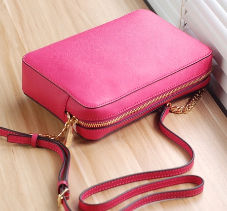 กระเป๋าสะพายคล้องไหล่สีชมพูรุ่น crossbody pink panter