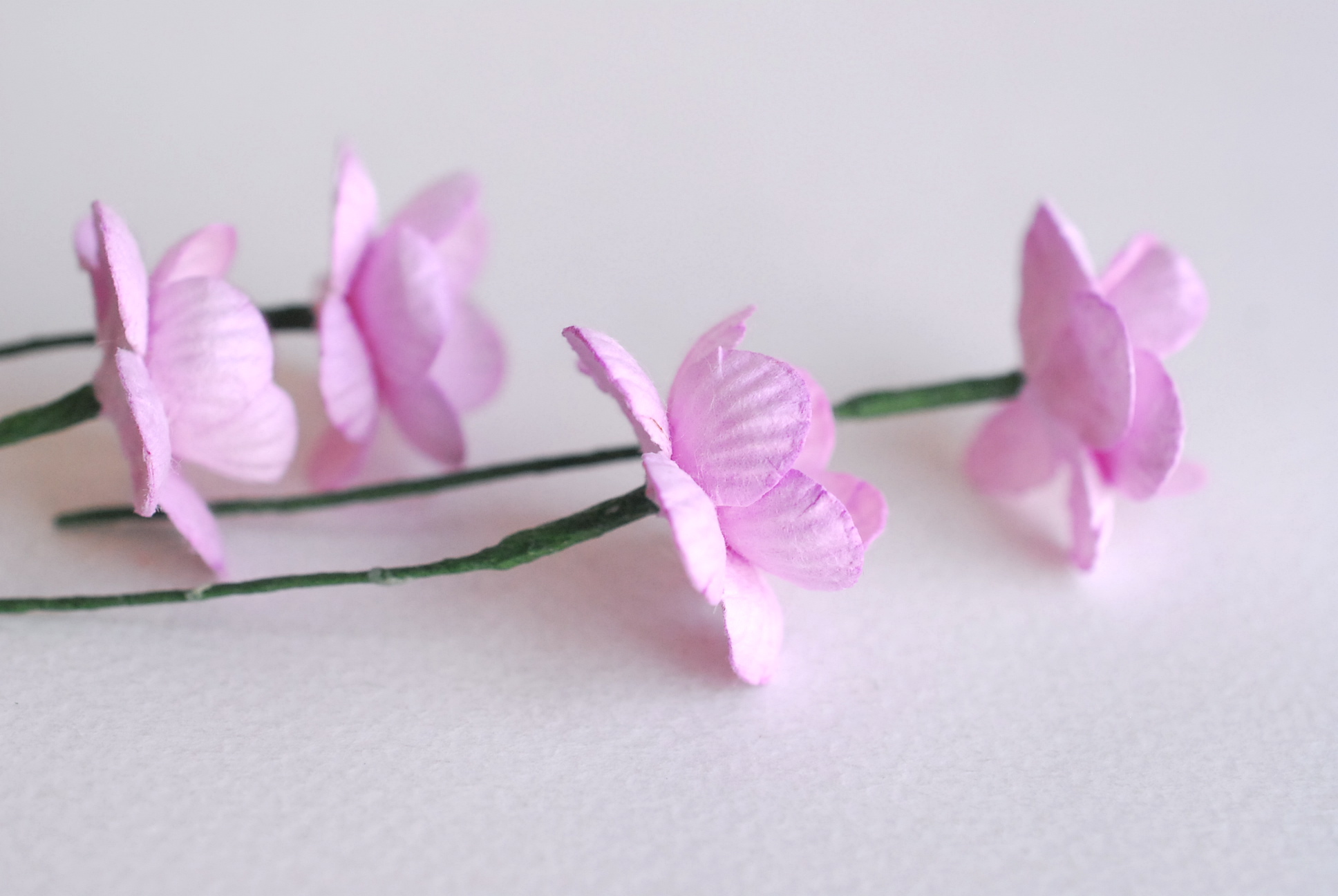 ดอกไม้กระดาษสา ดอกซากุระกระดาษ ดอกไม้กระดาษสาราคาส่ง ดอกไม้กระดาษสำหรับตกแต่งของชำร่วย งานแต่งงาน ทำช่อดอกไม้ติดอกเจ้าบ่าว ข้อมือดอกไม้เจ้าสาว ขนาด2.5 cm. 50 ดอก สีม่วงอ่อน Paper flowers supplies: DIY wedding tools Cherry blossom (Sakura) 50 pcs. size 2.5