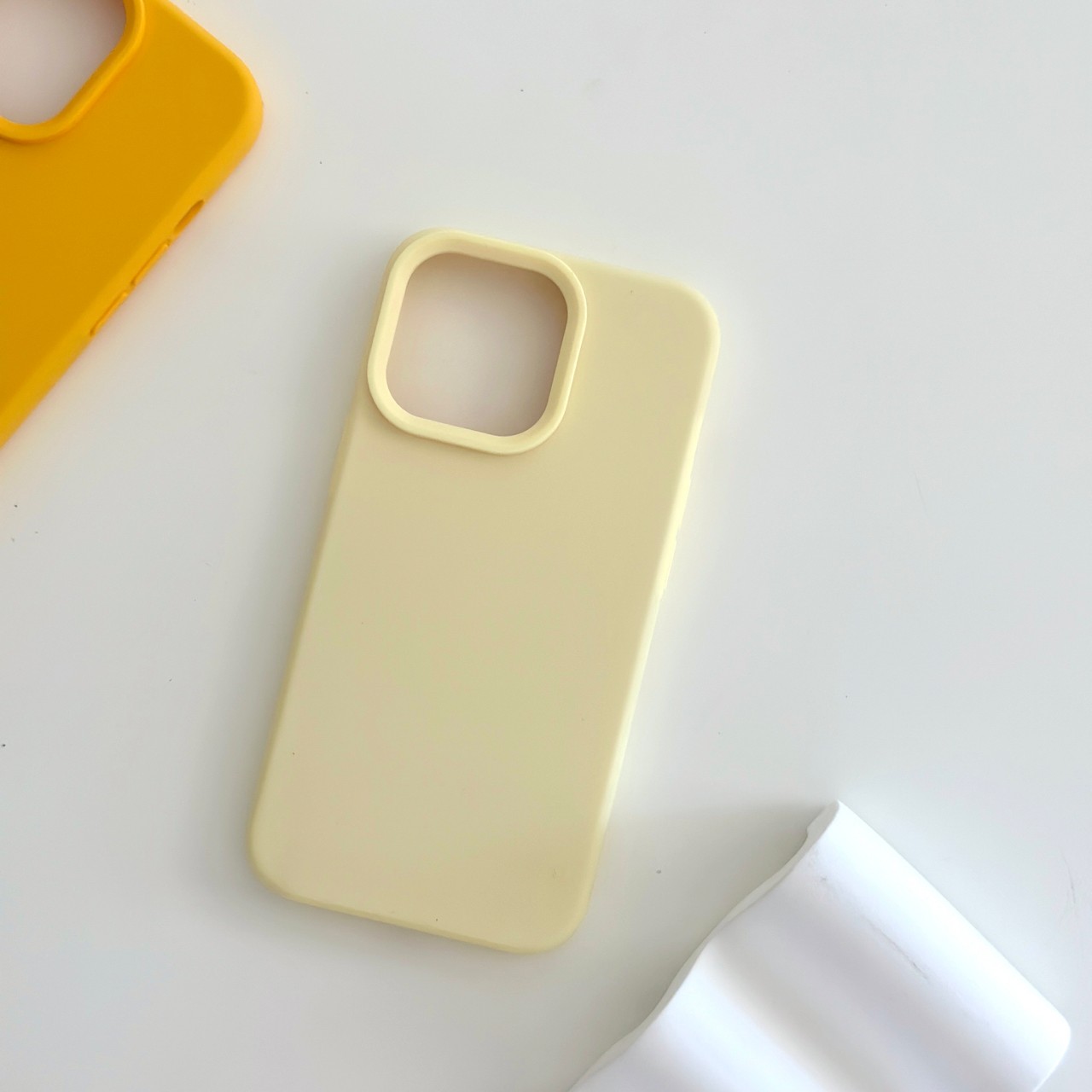 Silicone premium Case v.2 (pastel yellow colors)