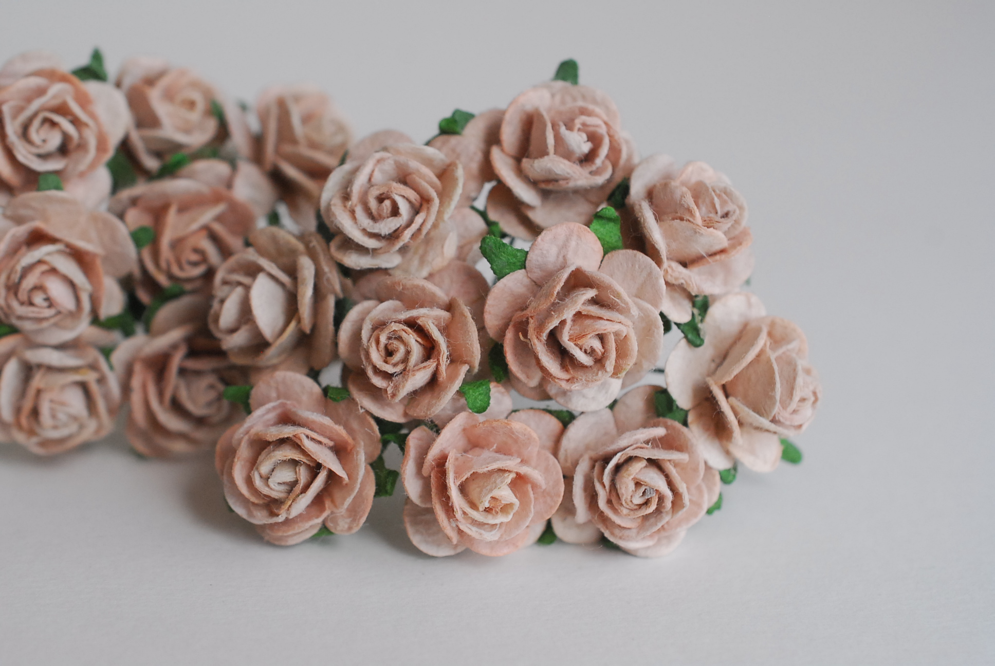 Paper Flowers size 2 cm., mini roses pale purple color, 50 pcs. ดอกไม้กระดาษสาน้ำตาลอ่อนขนาด 2 cm. จำนวน 50 ดอก