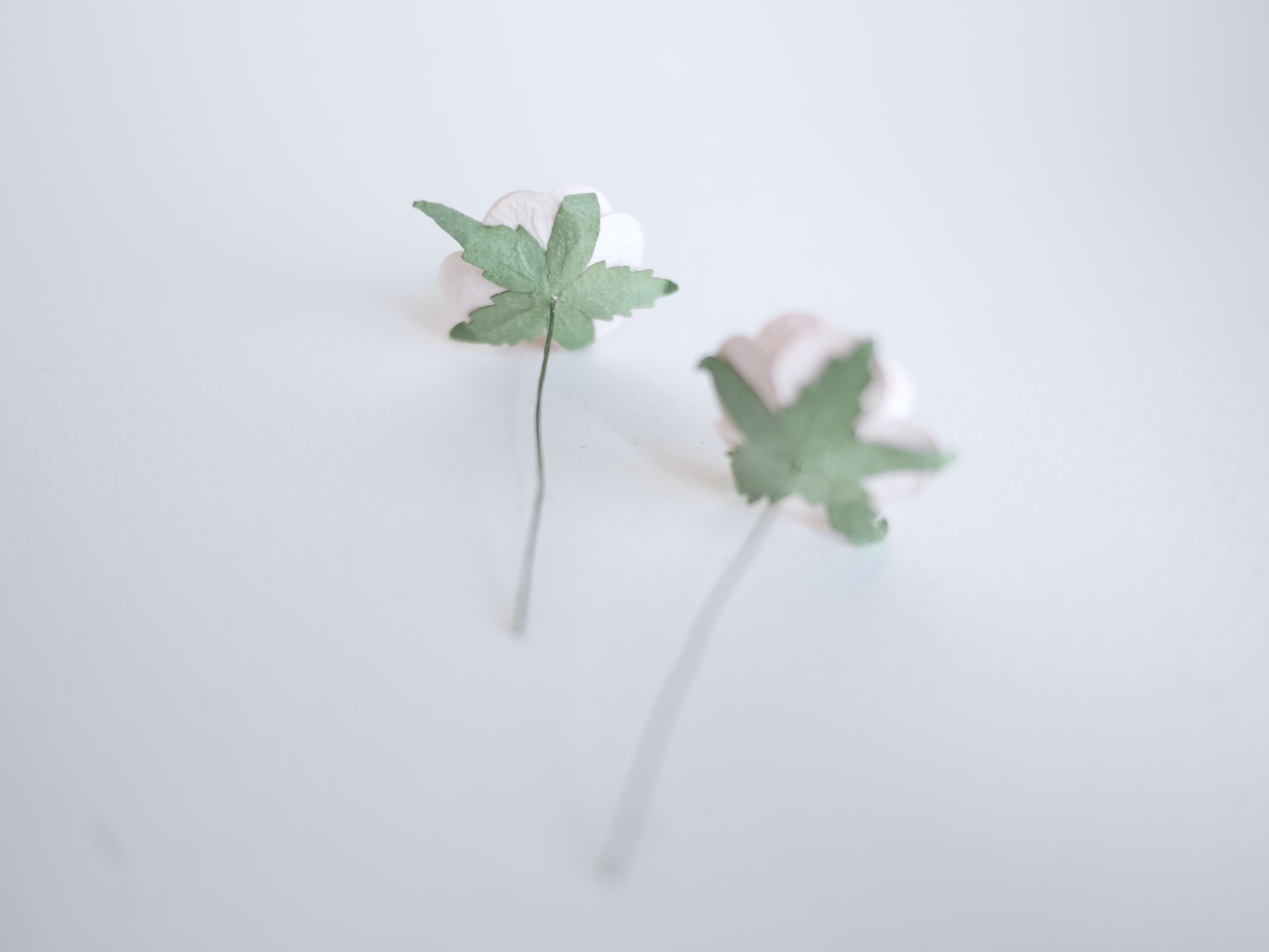 ดอกไม้กระดาษ ดอกไม้กระดาษสา ราคาส่ง,ดอกไม้กุหลาบกระดาษ ดอกกุหลาบกระดาษสา ดอกไม้ประดิษฐ์ สำหรับตกแต่ง หรืองานแต่งงาน สีpeachอ่อน (สีชมพูพีชอ่อน)ขนาด 2.5 cm. จำนวน 50 ดอก