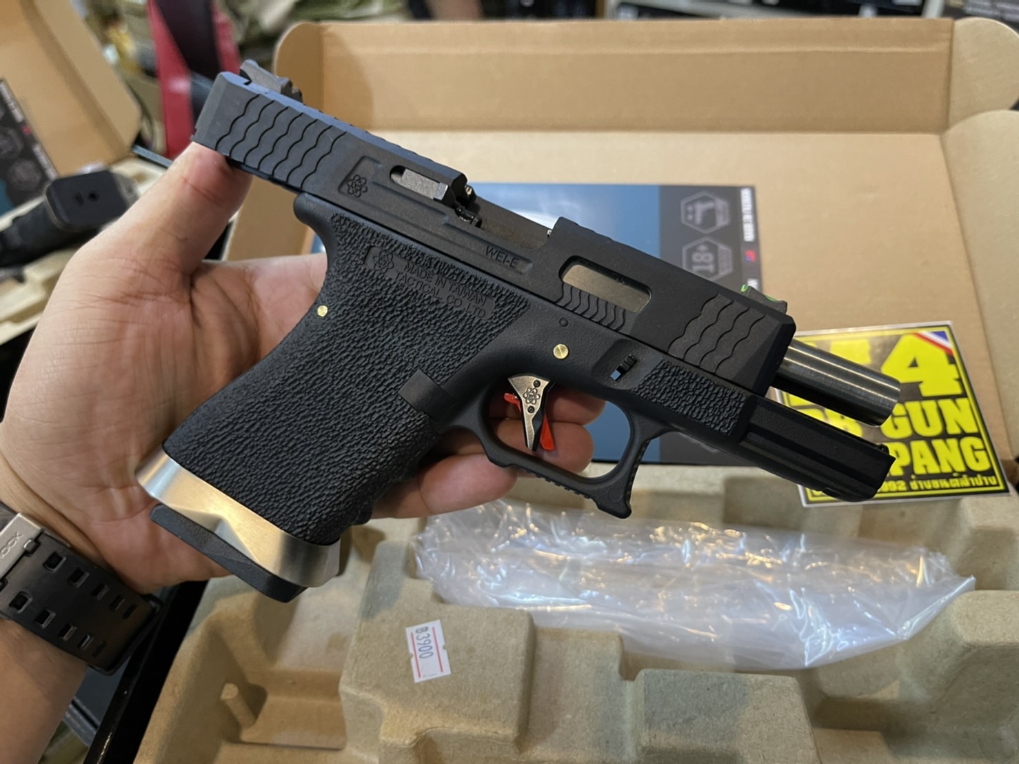 WE Glock19 G-Force Custom – เฟรมดำ สไลด์ดำ ลำกล้องเงิน