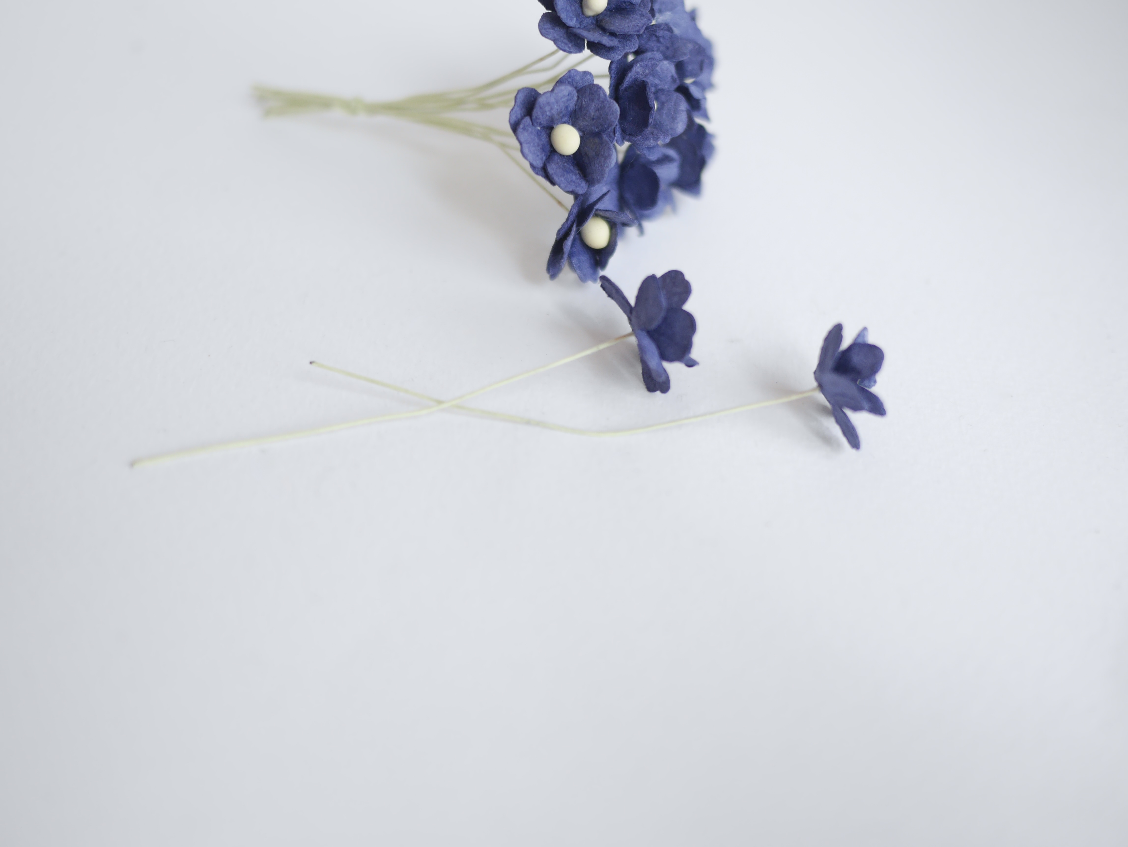 ดอกไม้กระดาษสา ราคาส่ง, ดอกไฮเดรนเยียกระดาษสา ดอกไม้ประดิษฐ์ ตกแต่งงานแต่งงาน ประดิษฐ์ข้อมือ เพื่อนเจ้าสาว ขนาด 2.00 cm., สำหรับของชำร่วย, งานแต่งงาน, ดอกไม้ทำข้อมือเจ้าสาว สีน้ำเงินกรมท่า จำนวน 100 ดอก Paper flower,100 Pieces mulberry hydenyia, passion b