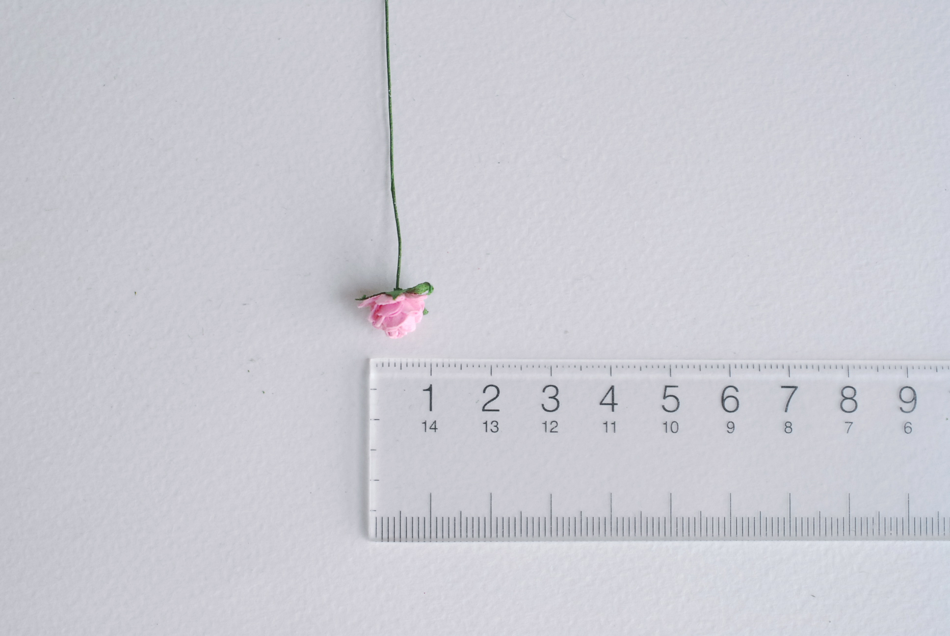 ดอกไม้กระดาษสาสำหรับตกแต่ง ของชำร่วย ดอกกุหลาบ กระดาษสา สีชมพู ขนาด 1 cm. จำนวน 100 ดอก/1 ถุง