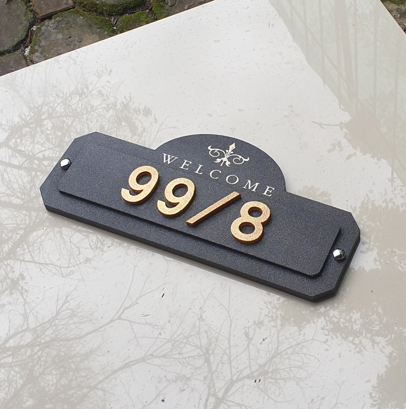 จัดส่งป้ายบ้านเลขที่ welcome สีดำ ติดตัวเลขสีทอง 99 ทับ 8 ขอบคุณลูกค้ามากๆค่ะ