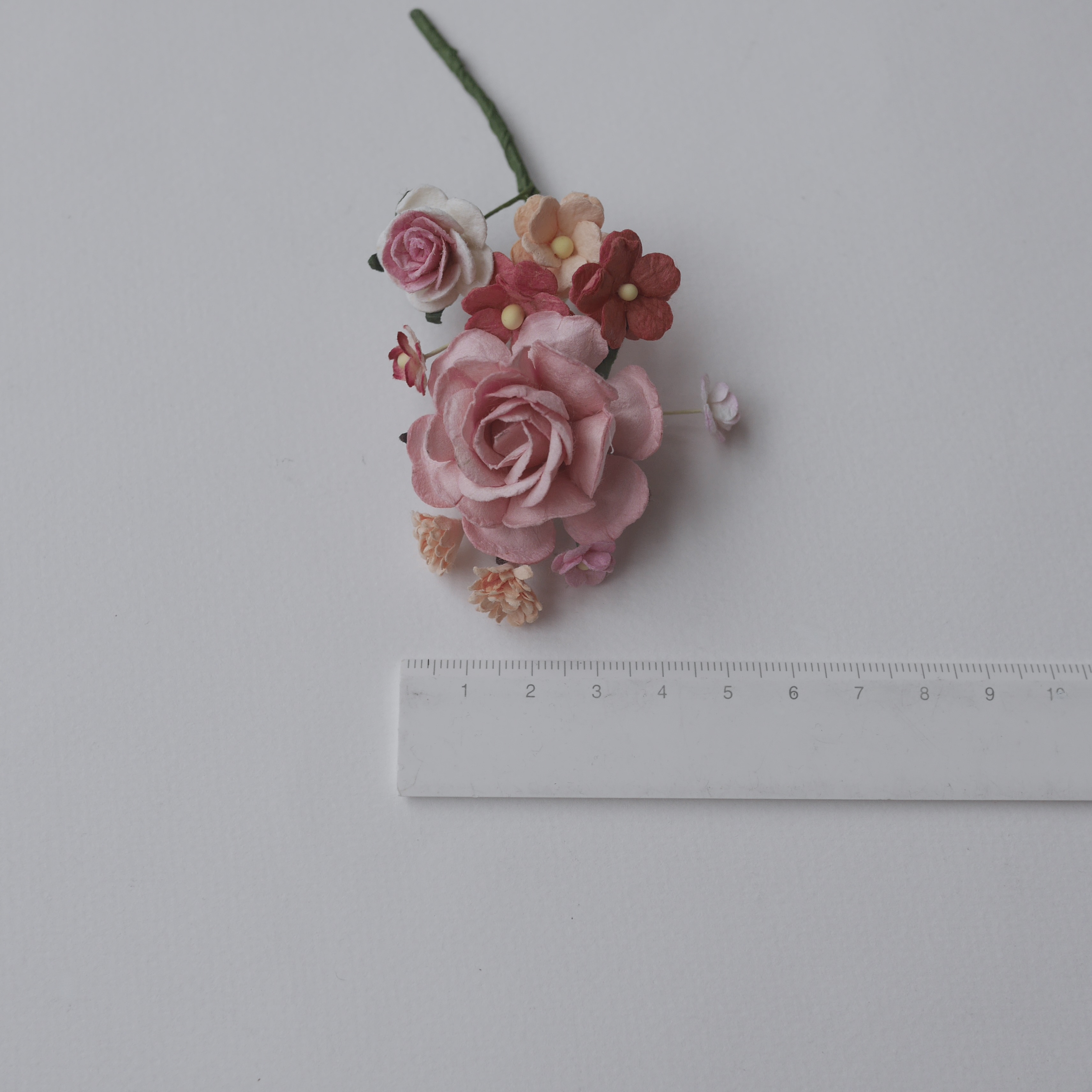 ช่อดอกไม้กุหลาบกระดาษสาสีน้ำเงิน อดอกไม้ประดับ งานแต่งงาน งานประดิษฐ์ ของชำร่วย ดอกไม้กระดาษสา งานแต่งงาน DIY wedding boutonniere or making centerpieces gift decoration 1 ชิ้น โทนสีชมพูพีช สีดอกไม้เล็ก สีพีช สีแดงตุ่น และดอกกุหลาบ สีชมพู ขาว