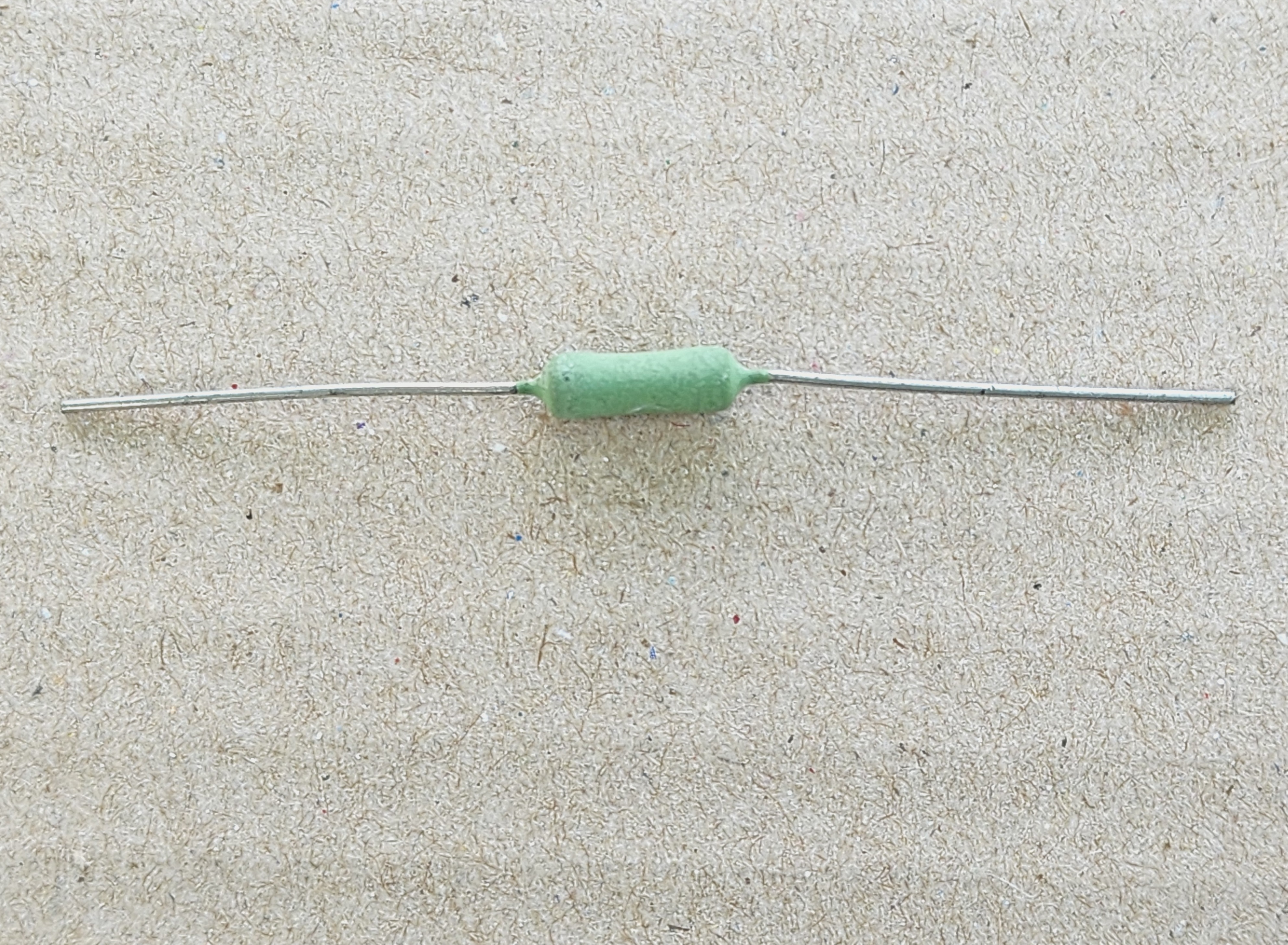 รูปตัวต้านทานไวร์วาวด์ ( Wirewound resistor )