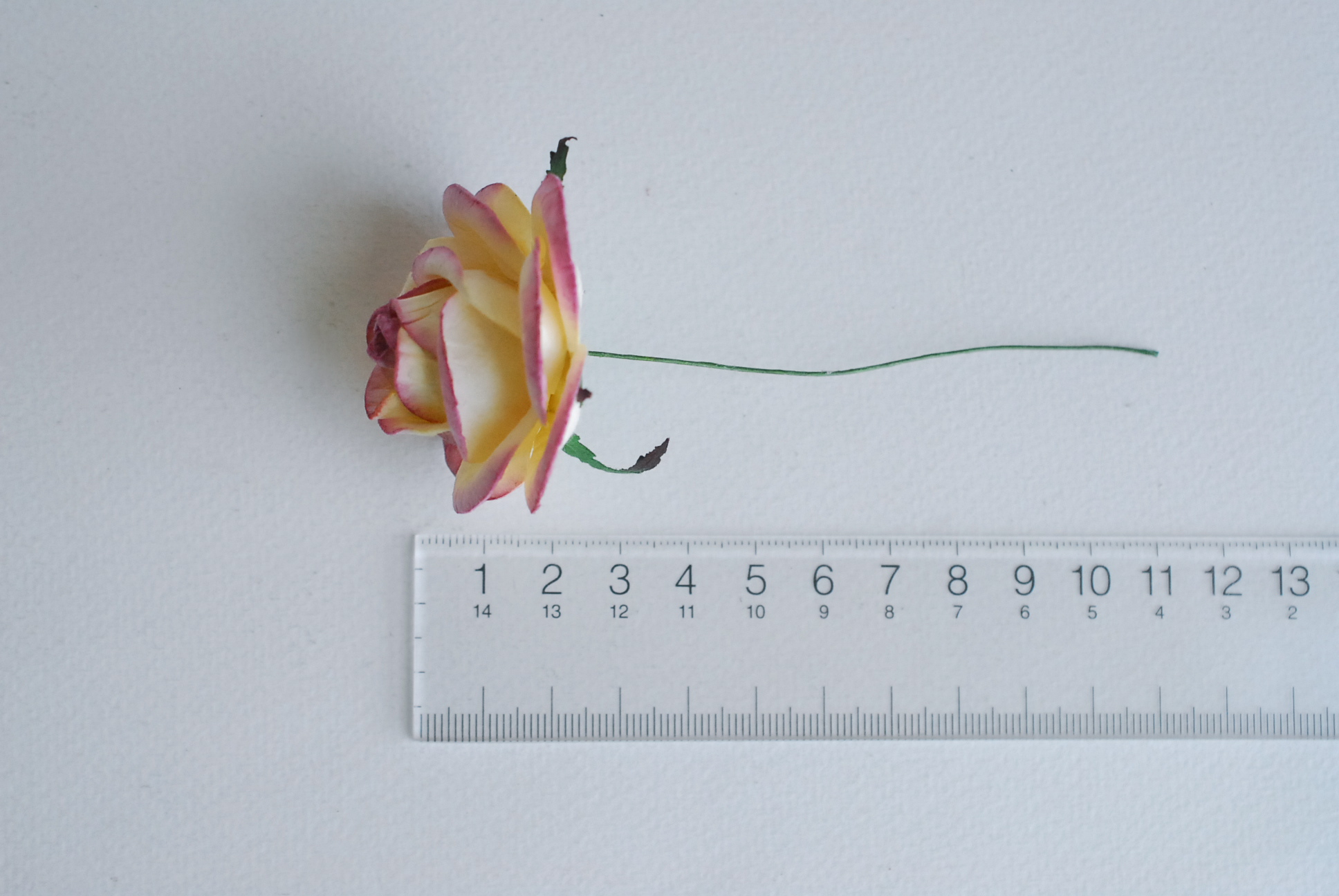 ดอกไม้กระดาษสา ขนา่ด 4.5 cm., สำหรับของชำร่วย, งานแต่งงาน,สีชมพูม่วงปัดสีครีม Paper flower,20 Pieces mulberry rose, 4.00 cm. berry brush ivorycolor.