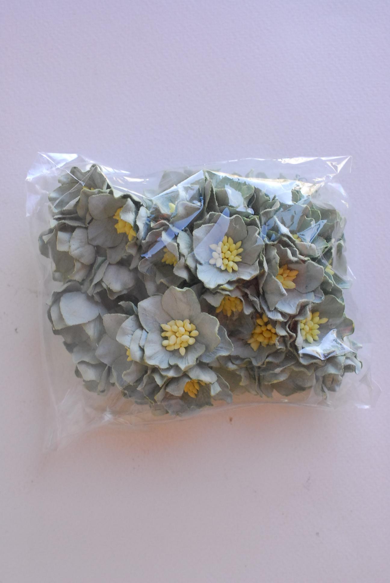 ดอกไม้กระดาษสา ดอกโลตัสอินโดนิเซียกระดาษ ดอกไม้กระดาษสาราคาส่ง ดอกไม้กระดาษสำหรับตกแต่งของชำร่วย งานแต่งงาน ทำช่อดอกไม้ติดอกเจ้าบ่าว ข้อมือดอกไม้เจ้าสาว ขนาด3.5 cm. 25 ดอก สีเขียวตุ่น Paper flowers supplies: DIY wedding tools Big Cherry blossom (Lotus Ind