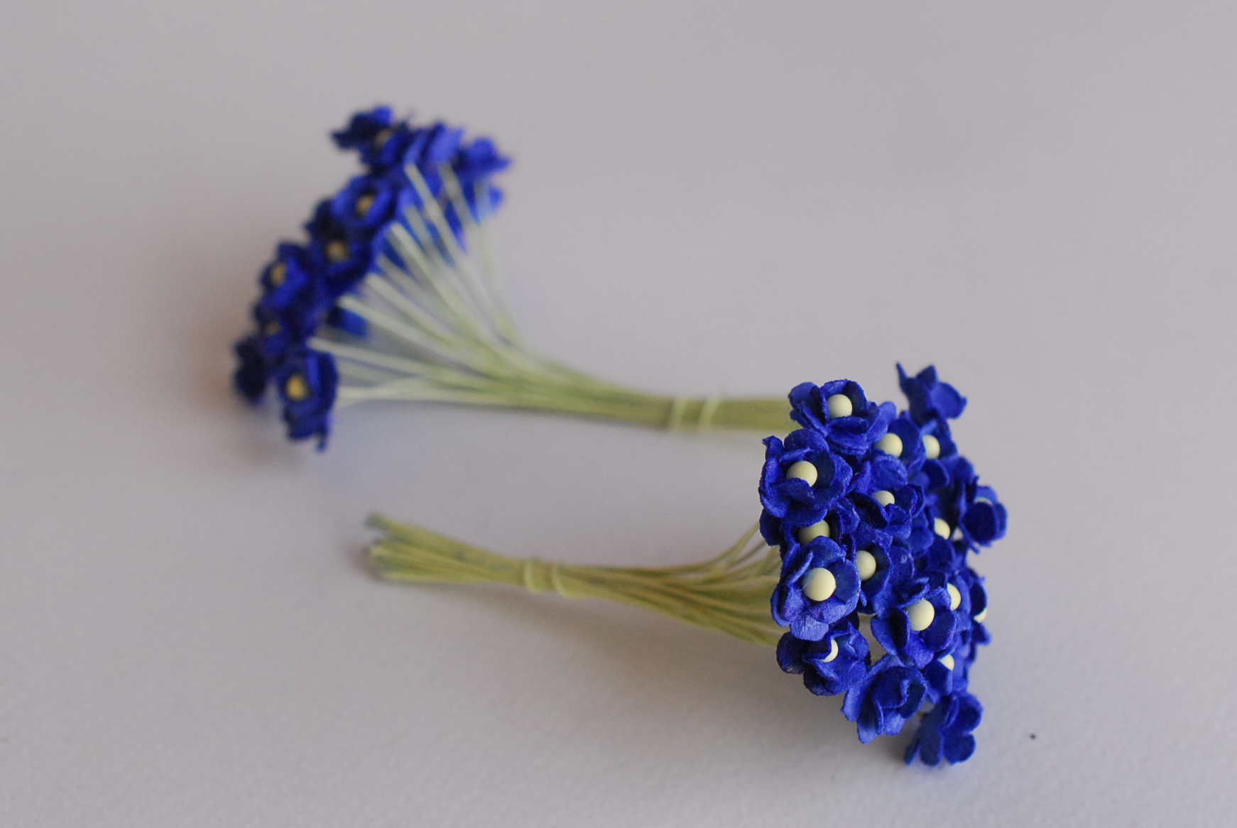 ดอกไม้กระดาษสา ดอกไม้กระดาษสาราคาส่ง ดอกไม้กระดาษสำหรับตกแต่ง งานแต่งงาน หรือติดของชำร่วย ดอก creeping lady 100 ดอก ขนาด 0.8 cm. สีน้ำเงินน้ำทะเล Small Paper Flower with stem, 100 pcs., size 0.8 cm., creeping flowers 2 layers, ocean blue color