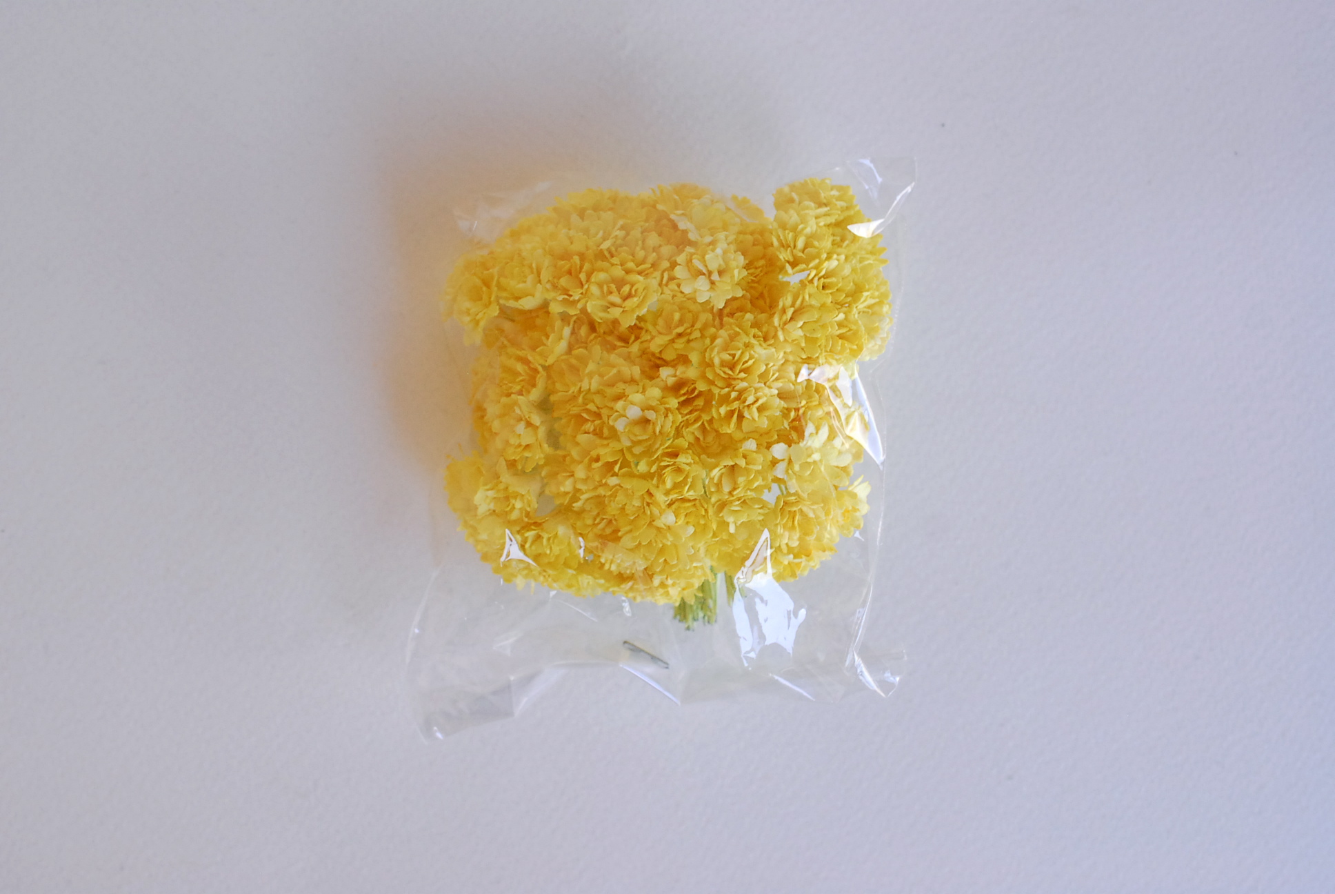 ดอกไม้ประดิษฐ์, ดอกไม้กระดาษสา, ดอก gypsophila, ดอกยิปโซ งานประดิษฐ์ตกแต่งของชำร่วย, ดอกไม้ทำพานพุ่ม, พานรับไหว้, ขนาด 1 cm. สีเหลือง