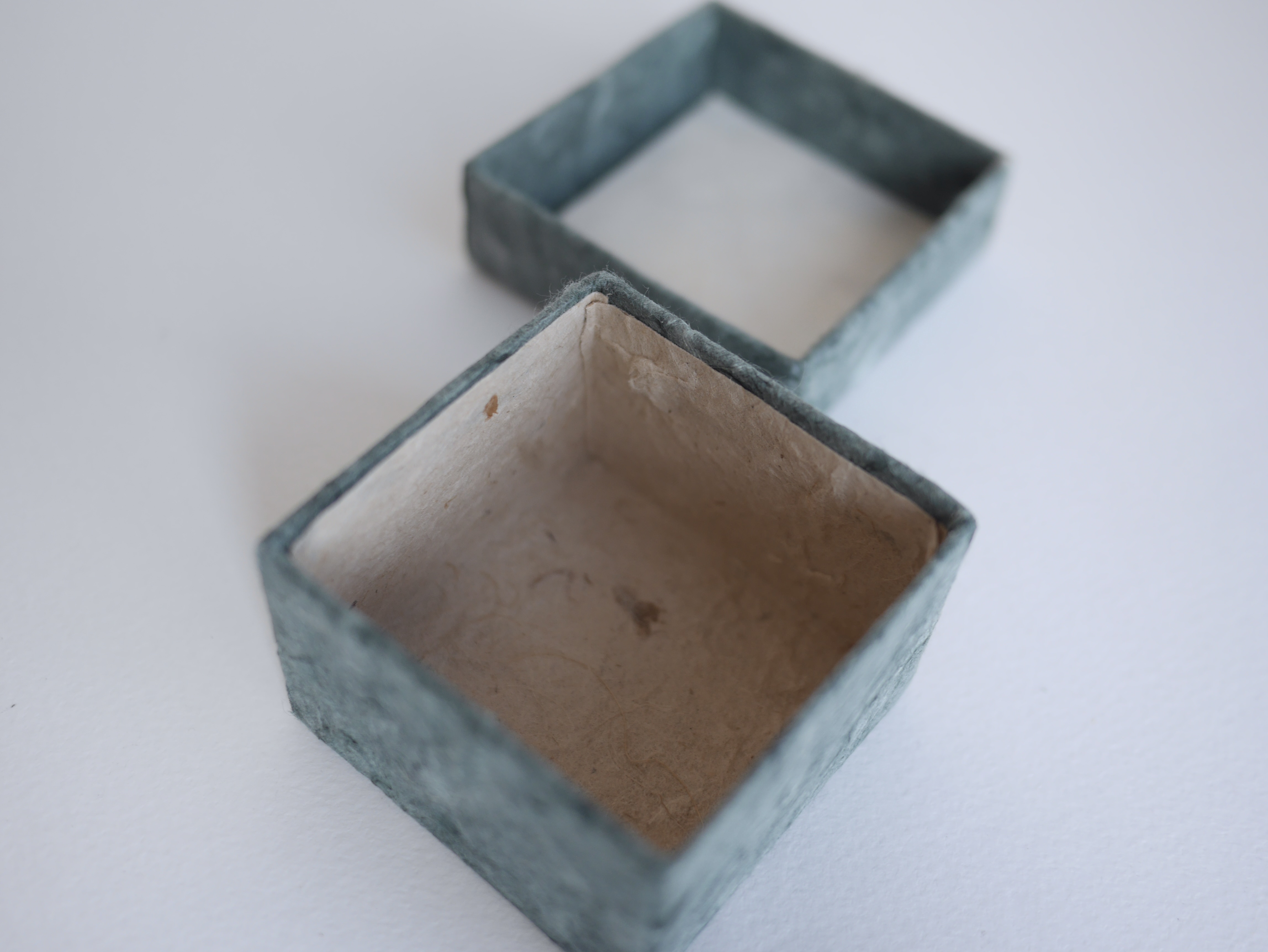 กล่องกระดาษสา กล่องกระดาษ สำหรับใส่ของขวัญ gift ขนาด 6x6x4 เซนติเมตร จำนวน 6 ใบ สี EarthTone สีแดงเลือดหมูตุ่น สีเขียว สีเบจ สีน้ำตาลตุ่น