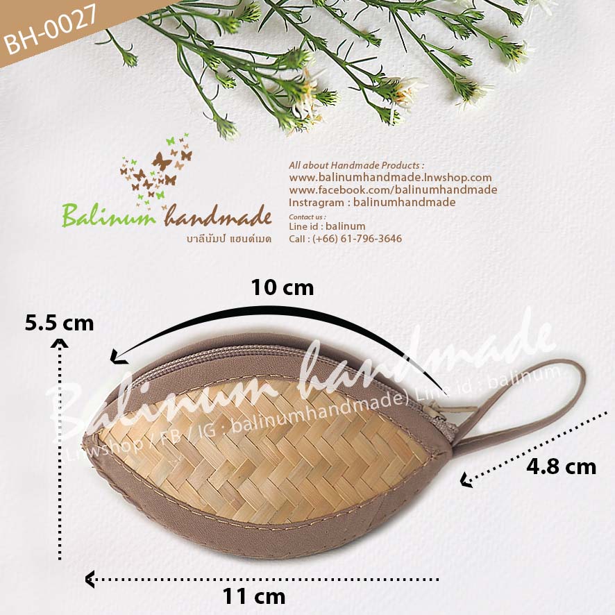 กระเป๋าแฮนด์เมด ทำจากไม้ไผ่สาน งานทำมือ บุผ้าสีดำด้านใน เป็นแบบซิปเปิดปิดใช้งานง่าย สามารถเป็นกระเป๋าอเนกประสงค์ก็ได้ อาทิเช่น ใส่เงิน เหรียญ แบงค์ กุญแจ หูฟัง ฯลฯ ธรรมชาติ (Natural)