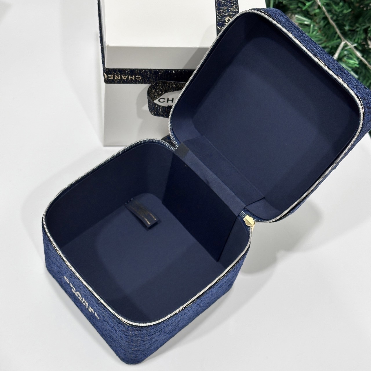 กระเป๋าเครื่องสำอาง Chanel Beaute Makeup Box VIP Bag Collection 2023 ทรงกล่องลูกบาศก์