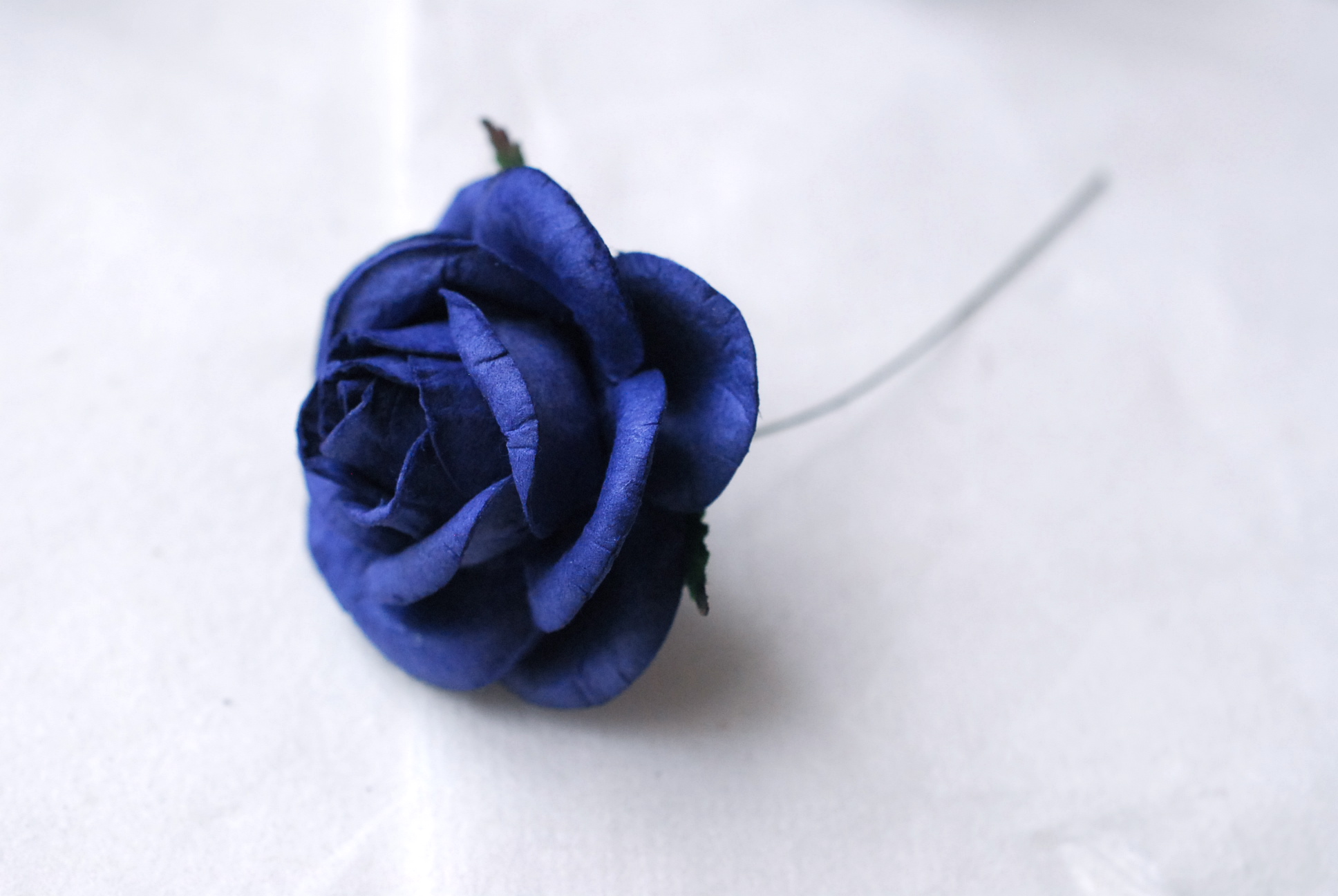 ดอกไม้กระดาษสา ขนาด 4.5 cm., สำหรับของชำร่วย, งานแต่งงาน, Paper flower,20 Pieces mulberry rose, 4.5 cm. passion blue color.