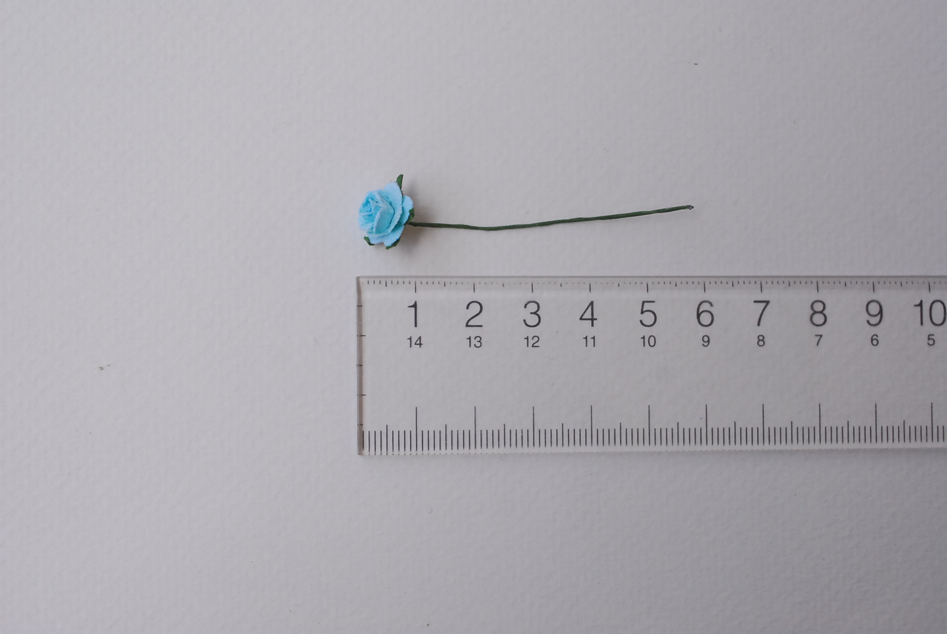 ดอกไม้กระดาษสาสำหรับตกแต่ง ของชำร่วย ดอกกุหลาบ กระดาษสา สีฟ้า ขนาด 1 cm. จำนวน 100 ดอก/1 ถุง