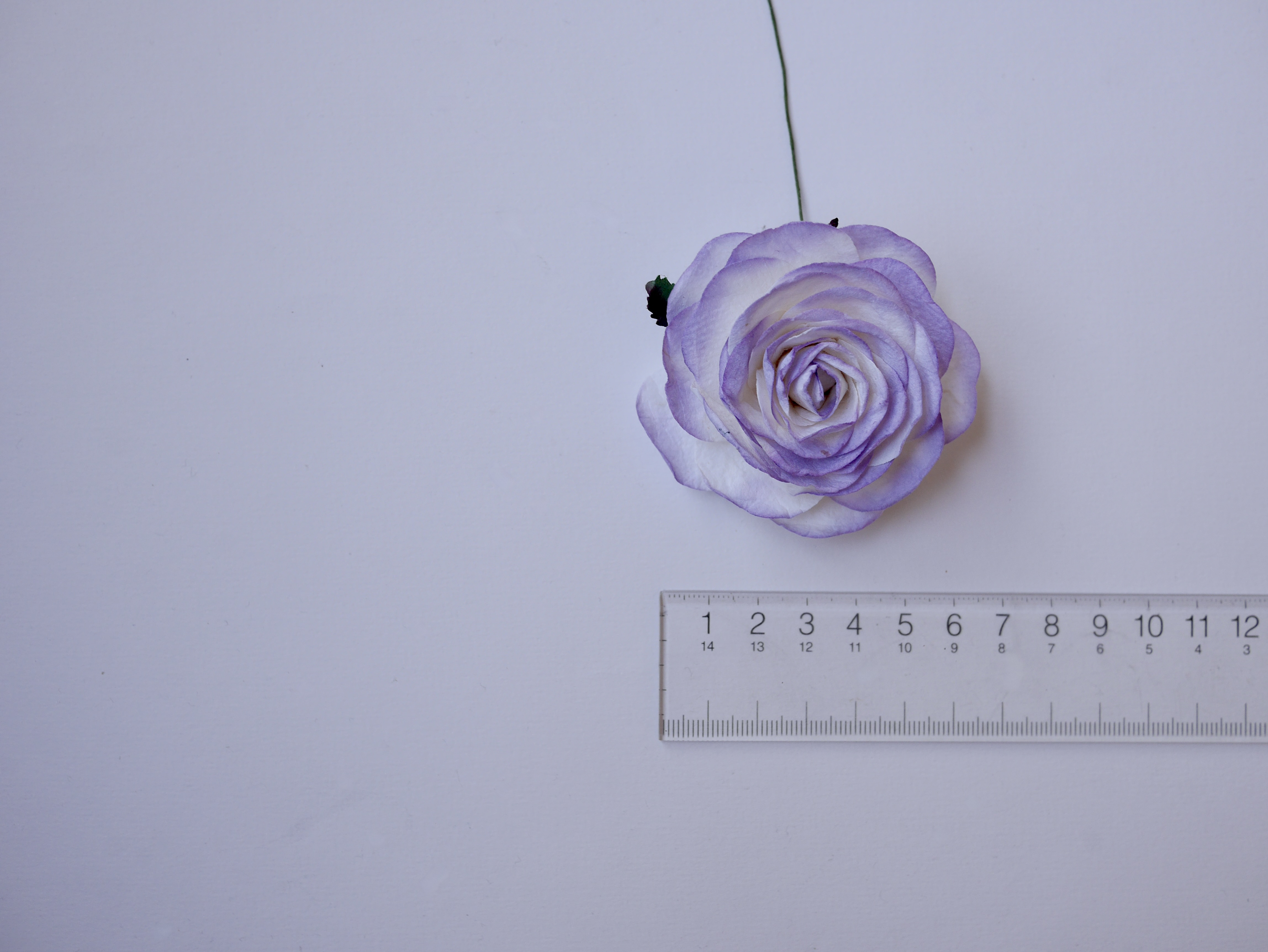 ดอกไม้กระดาษสา ดอกไม้กุหลาบกระดาษ ดอกกุหลาบกระดาษ ขนาด 6.5 cm.,จำนวน 10 ดอก, สำหรับของชำร่วย, งานแต่งงาน, สีม่วงอ่อนปัดขาว Paper flower, 10 Pieces mulberry rose, 6.5 cm. soft purple brush white color