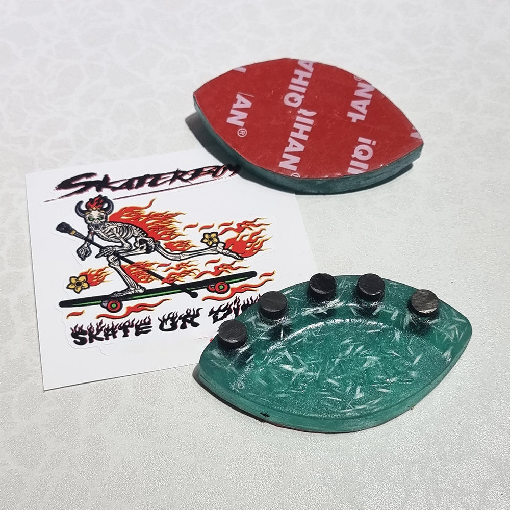 [0302] หินเบรกไฟลุก ติดแผ่นไม้สเก็ตบอร์ด ยกหน้าไม่มีหงาย ป้องกันบอร์ดเป็นรอย brake Tail guard