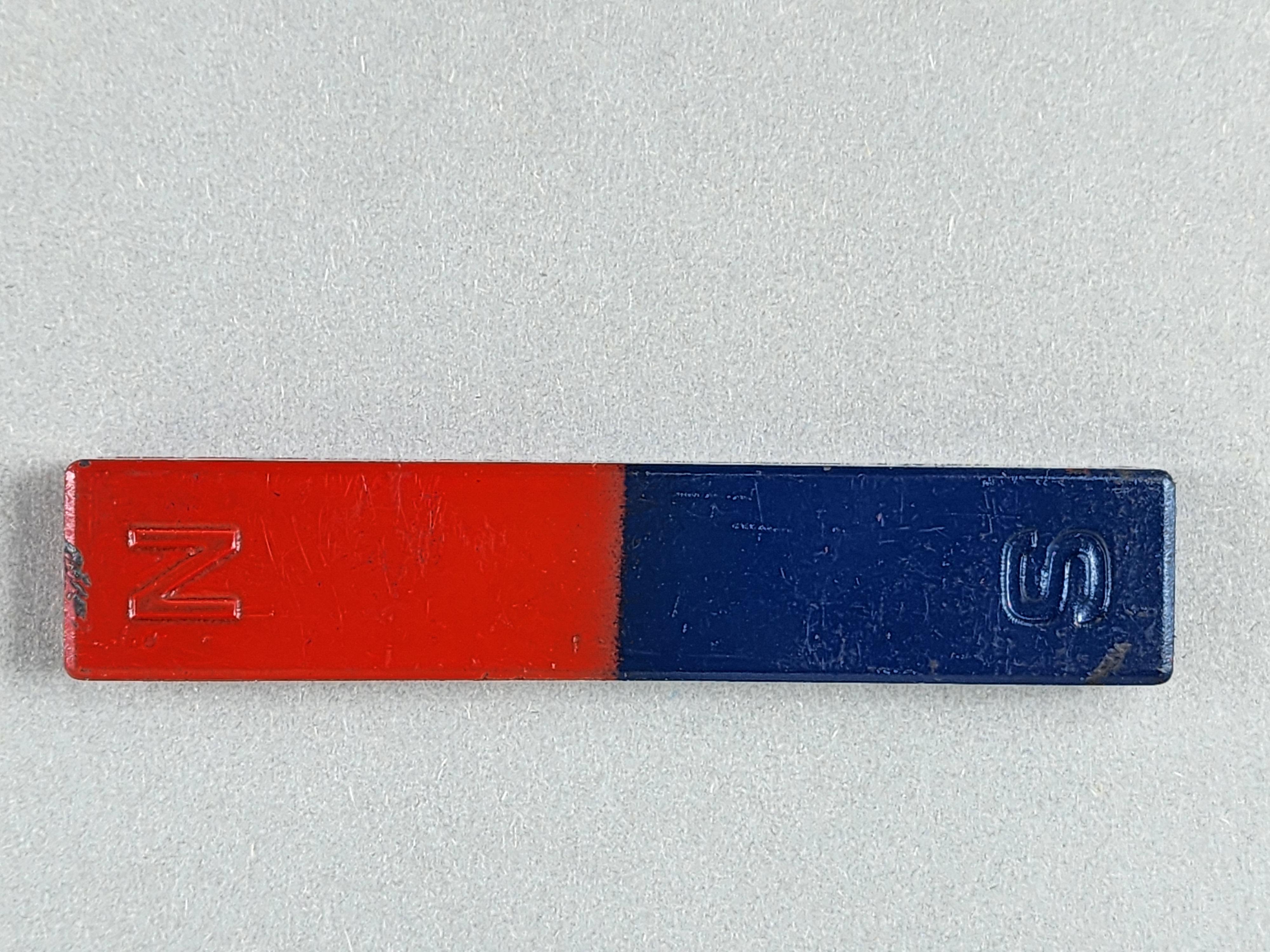 แท่งแม่เหล็ก 1 แท่ง