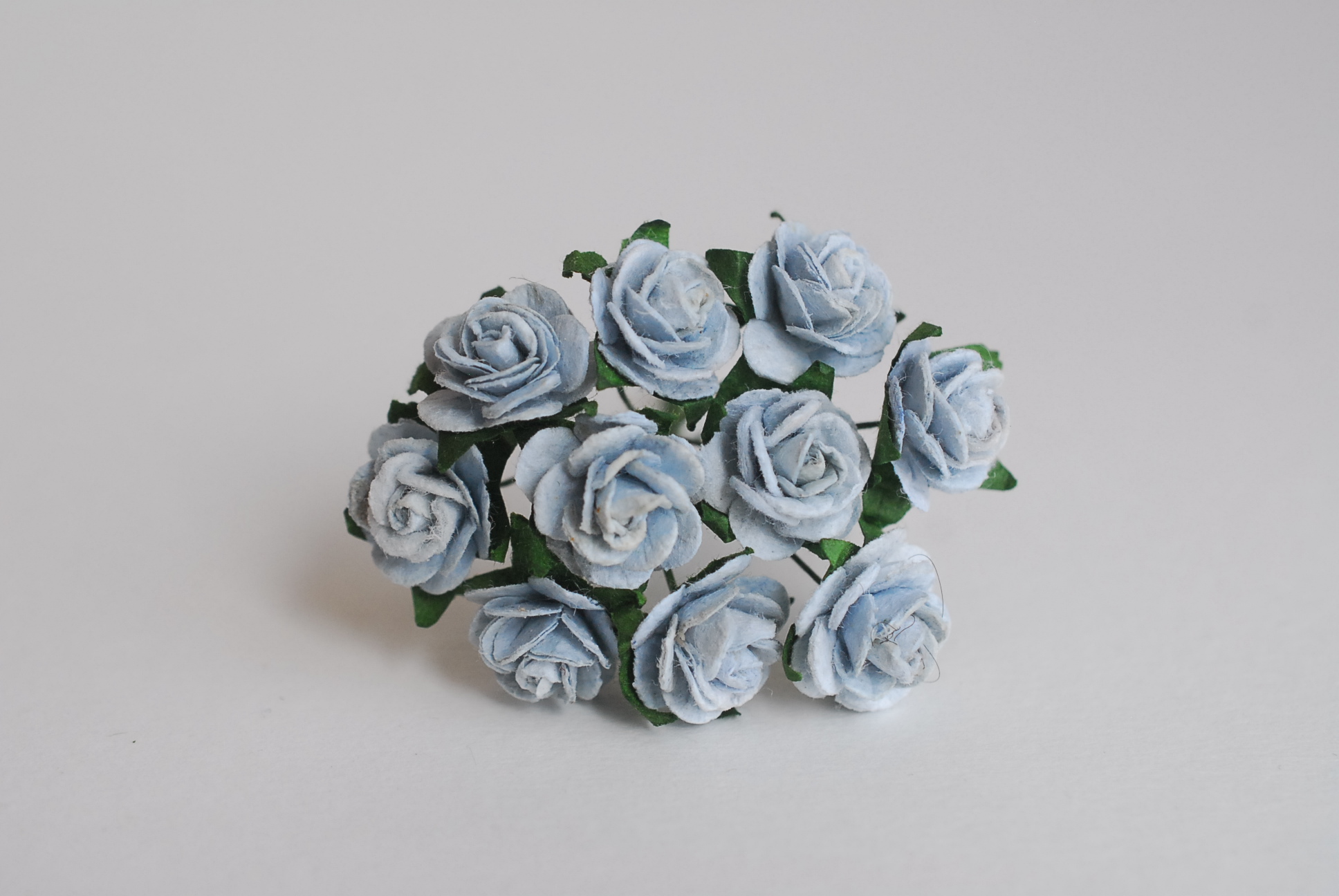 ดอกไม้กุหลาบกระดาษ, ดอกกุหลาบกระดาษสา ดอกกุหลาบจิ๋ว ดอกกุหลาบกระดาษสา สำหรับประดับ ตกแต่งของชำร่วย, งานแต่งงาน สีMIXED ม่วงอ่อน ม่วงตุ่น มิ้น มิ้น-ขาว และ ฟ้าตุ่น ขนาด 1.5 cm. จำนวน 100 ดอก