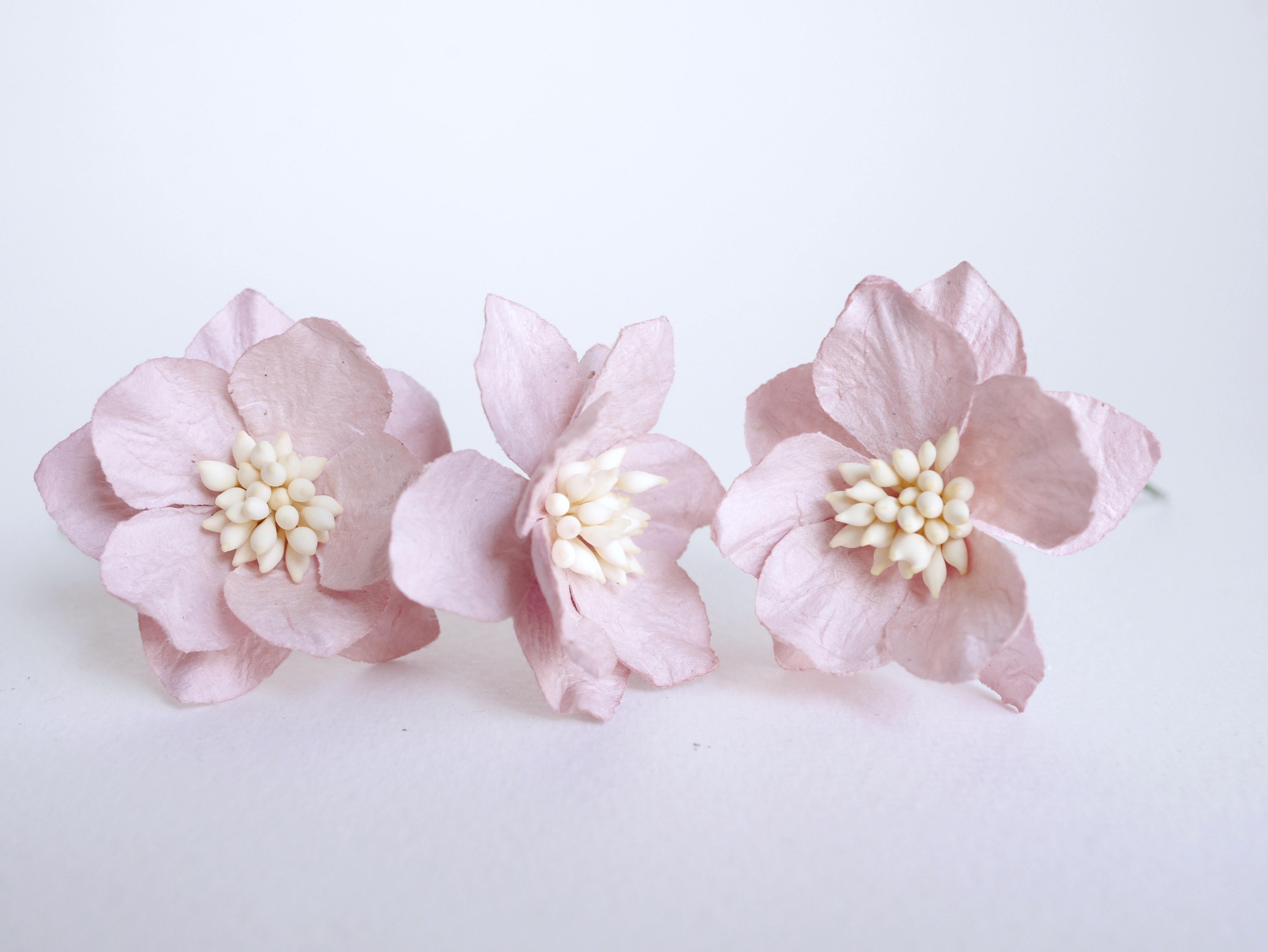 ดอกไม้กระดาษสา ดอกโลตัสอินโดนิเซียกระดาษ ดอกไม้กระดาษสาราคาส่ง ดอกไม้กระดาษสำหรับตกแต่งของชำร่วย งานแต่งงาน ทำช่อดอกไม้ติดอกเจ้าบ่าว ข้อมือดอกไม้เจ้าสาว ขนาด3.5 cm. 25 ดอก สีชมพูตุ่น #107 Paper flowers supplies: DIY wedding tools Big Cherry blossom (Lotus