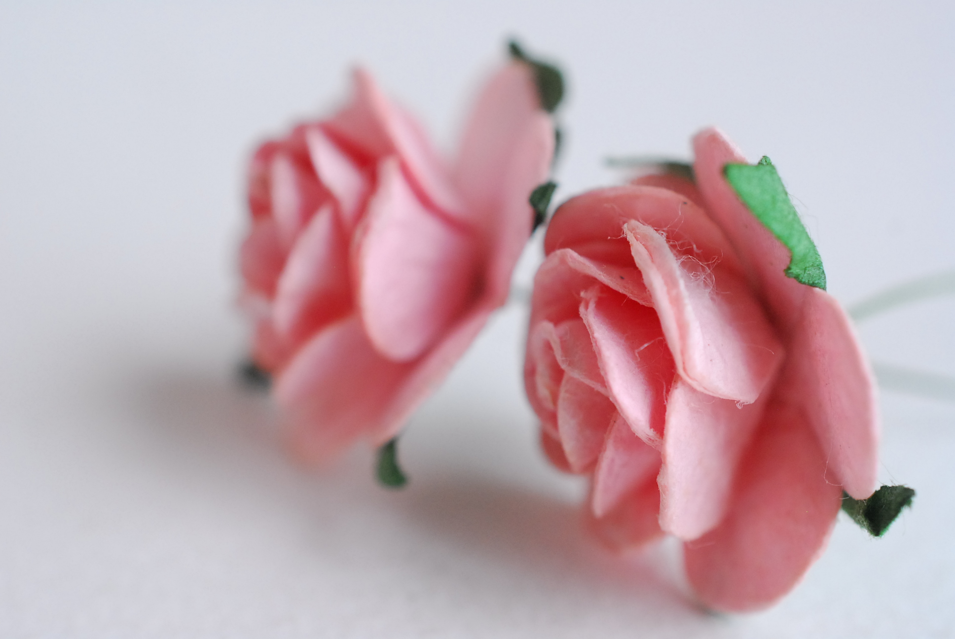 ดอกไม้กระดาษ ดอกไม้กระดาษสา ราคาส่ง,ดอกไม้กุหลาบกระดาษ ดอกกุหลาบกระดาษสา ดอกไม้ประดิษฐ์ สำหรับตกแต่ง หรืองานแต่งงาน สีpeachเข้ม(สีชมพูพีช)ขนาด 2.5 cm. จำนวน 50 ดอก