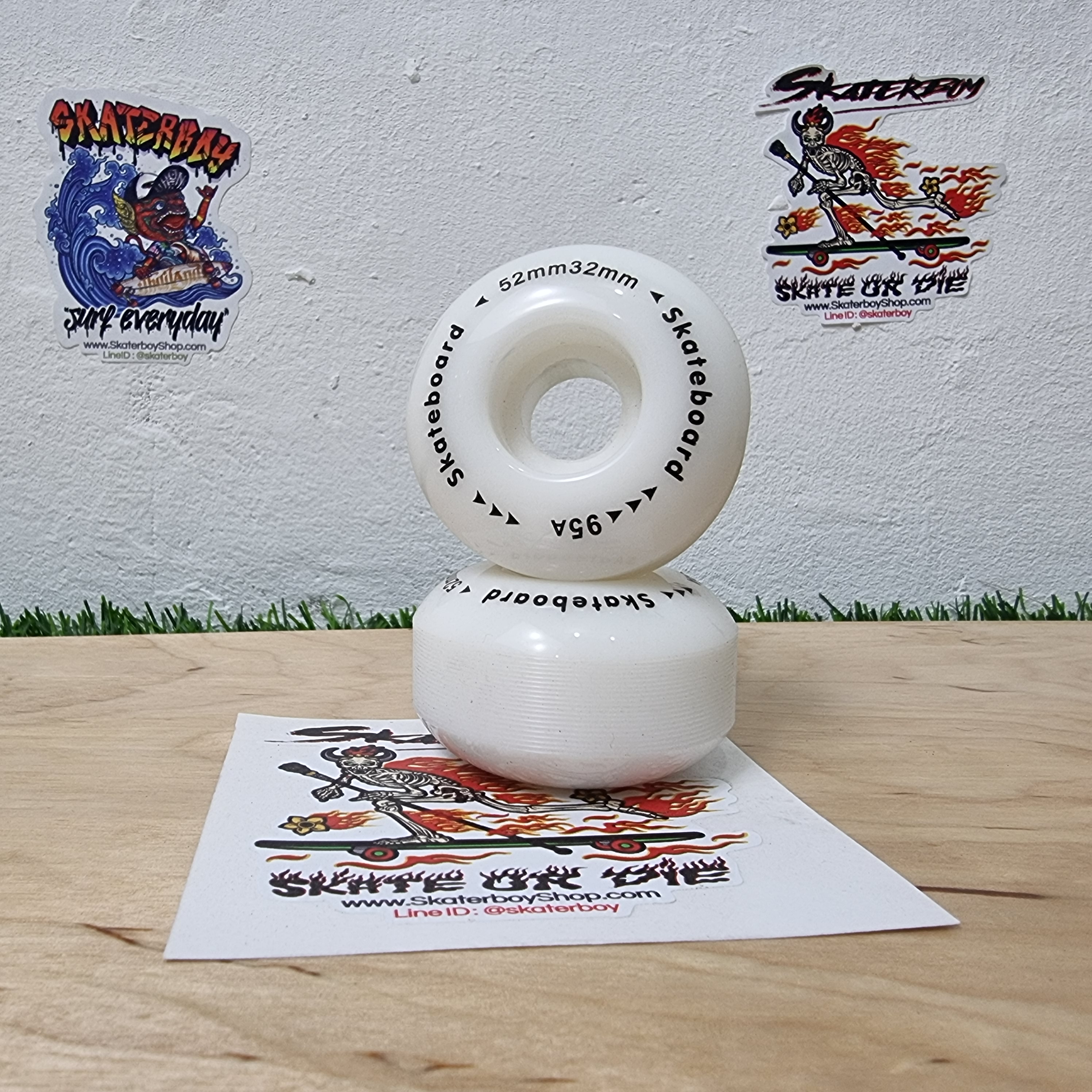 [0315] ล้อสเก็ตบอร์ด ขนาด 52x32mm 95A หลายสี street skateboard