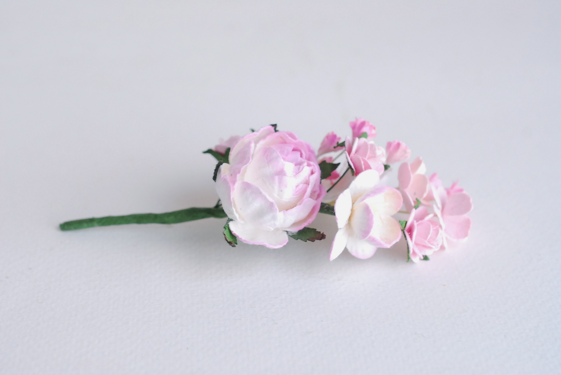 ช่อดอกไม้ติดอกเจ้าบ่าว ช่อดอกไม้ประดับ งานแต่งงาน งานประดิษฐ์ ของชำร่วย ดอกไม้กระดาษสา งานแต่งงาน DIY wedding boutonniere