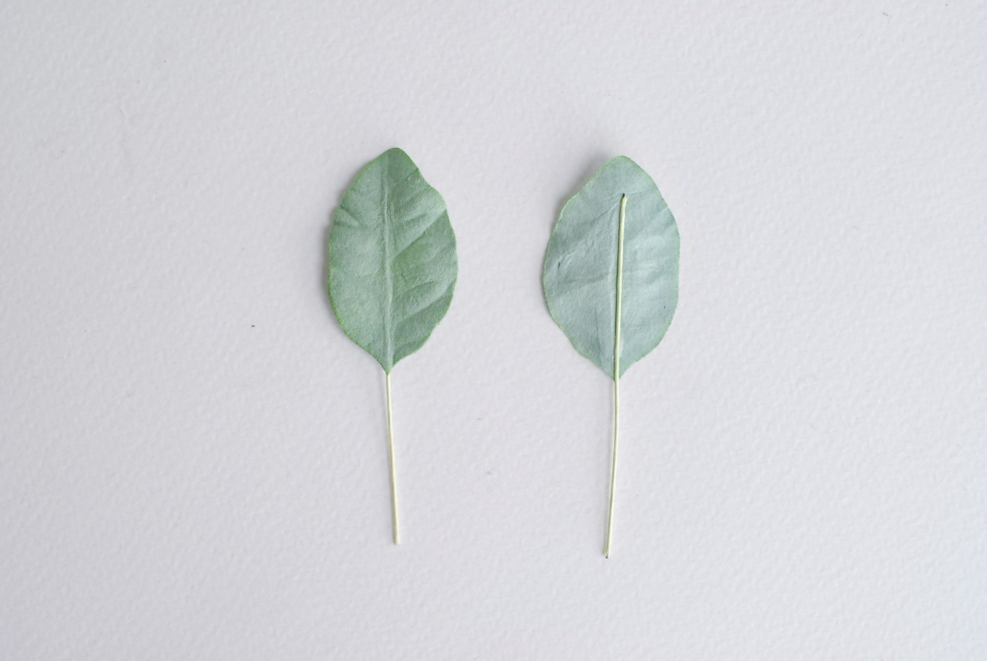 ใบไม้กระดาษ ใบไม้กระดาษสา ราคาส่ง,ใบไม่้กุหลาบกระดาษ สำหรับดอกมะลิกระดาษสา ใบไม้ประดิษฐ์ สำหรับตกแต่ง หรืองานแต่งงาน สีเขียว ขนาด 3.5x2.5 cm. จำนวน 50 ใบ