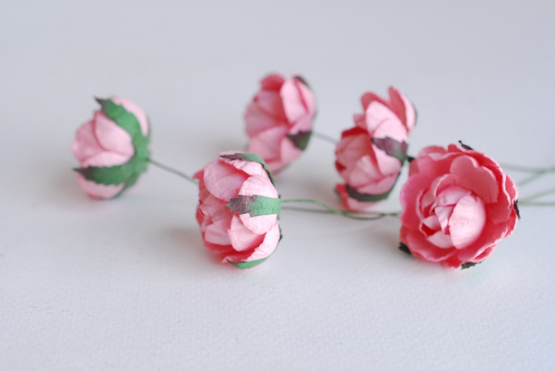 ดอกกุหลาบกระดาษสา peony ดอกไม้กระดาษสาราคาส่ง, ดอกไม้กระดาษ,ดอกไม้ประดิษฐ์ สำหรับตกแต่งของชำร่วย งานแต่งงาน ดอกกุหลาบกลม peony ขนาด 3.5 cm. จำนวน 25 ดอก, สีชมพูหวาน Paper Flowers, Peony flowers supplies size 3.5cm./ 25 pieces, handmade flowers. pink color