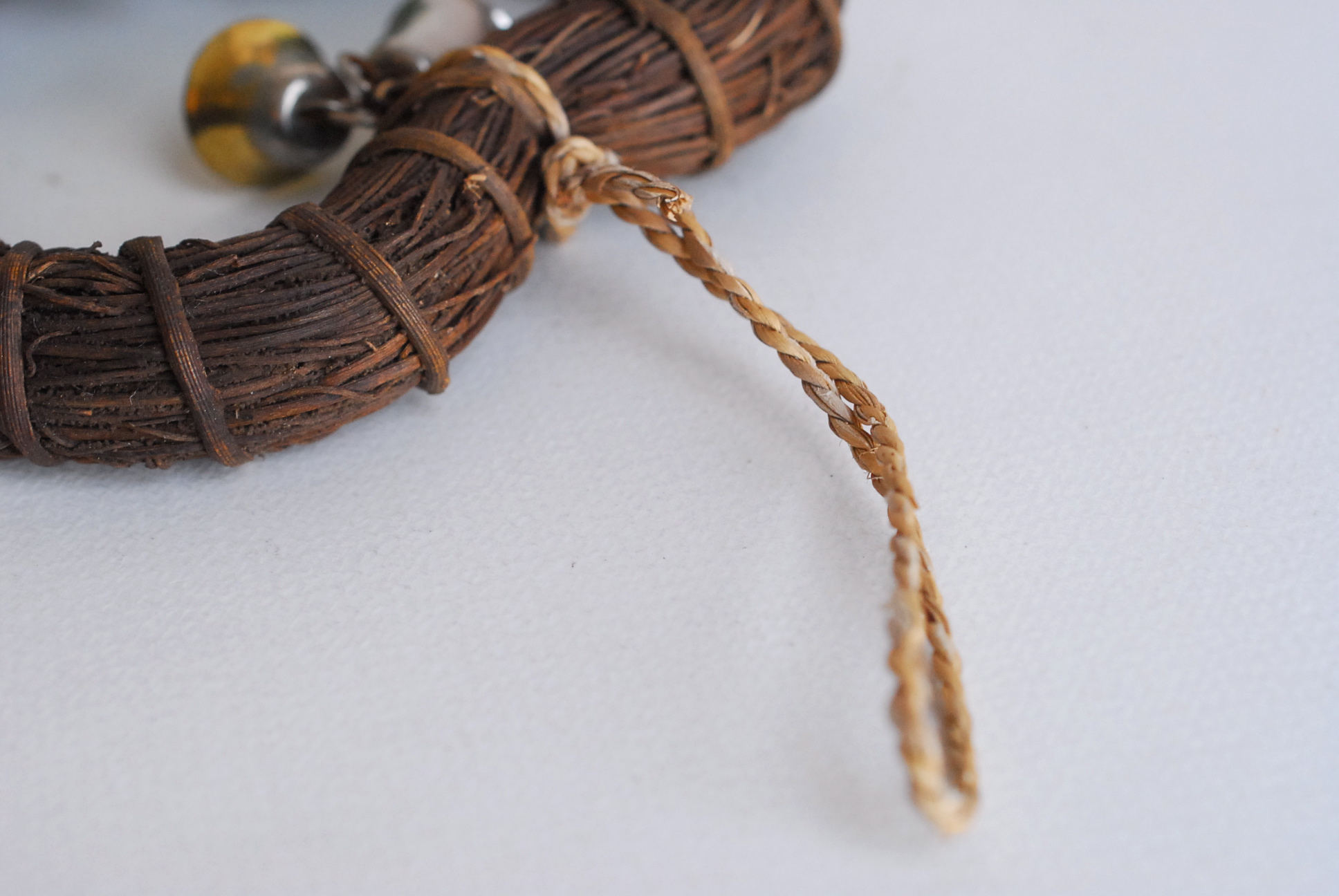 พวงหรีดดอกไม้กระดาษสำหรับตกแต่ง แขวนหน้าต่าง หรือ ตกแต่งห้องรับแขก รูปหัวใจ ดอกไม้กระดาษสาสีเขียว ในช่วงเวลา x'mas หรือ autumn