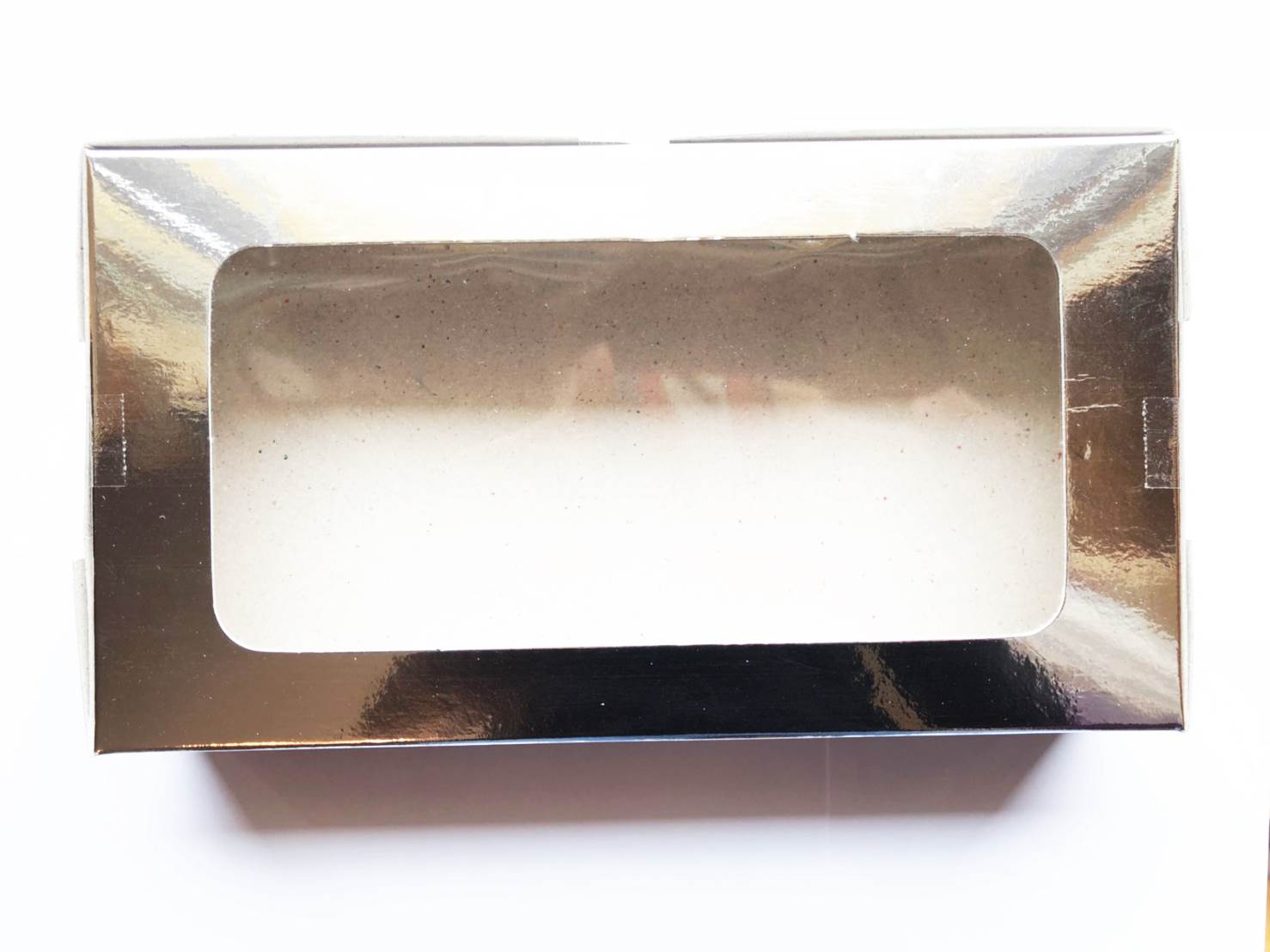 กล่องกระดาษทรงสี่เหลี่ยมผืนผ้าสีฟอยล์เงินโชว์หน้าสินค้า ขนาด 22x12x4 cm. 50 ชิ้น รหัสสินค้า: 005666