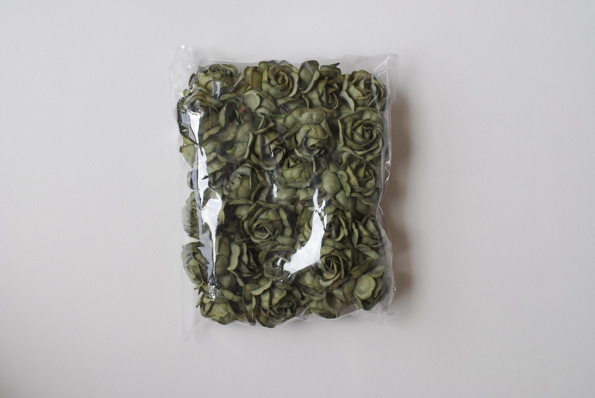 ดอกไม้กุหลาบกระดาษ ดอกไม้กระดาษสา, ของชำร่วย,ดอกกุหลาบ, ดอกไม้ประดิษฐ์สำหรับงานแต่งงาน จำนวน 25 ดอก, สีเขียวเข้ม Paper Flower, 25 pieces roses paper size 3.5 cm., dark green color.