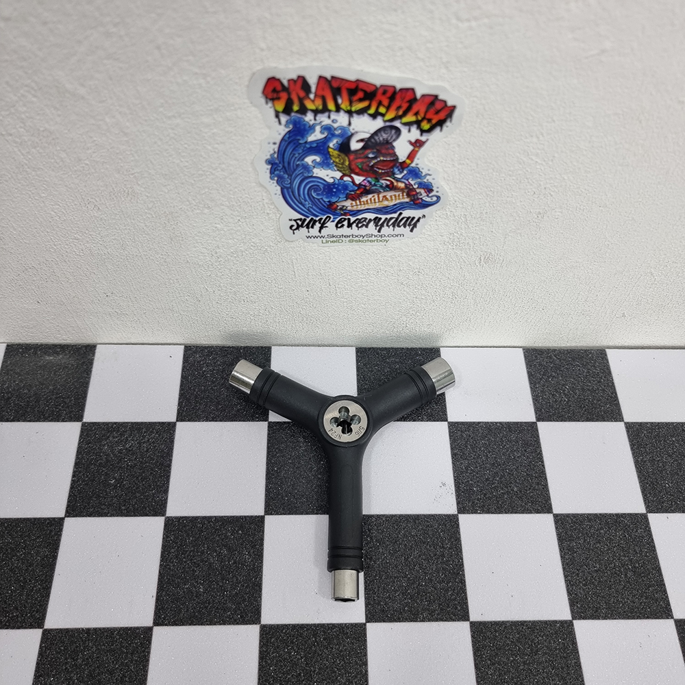 [0320] Skate tool มีที่ต๊าปเกลียวทรัคในตัว ขัดสนิมเกลียว ทำให้เกลียวคม