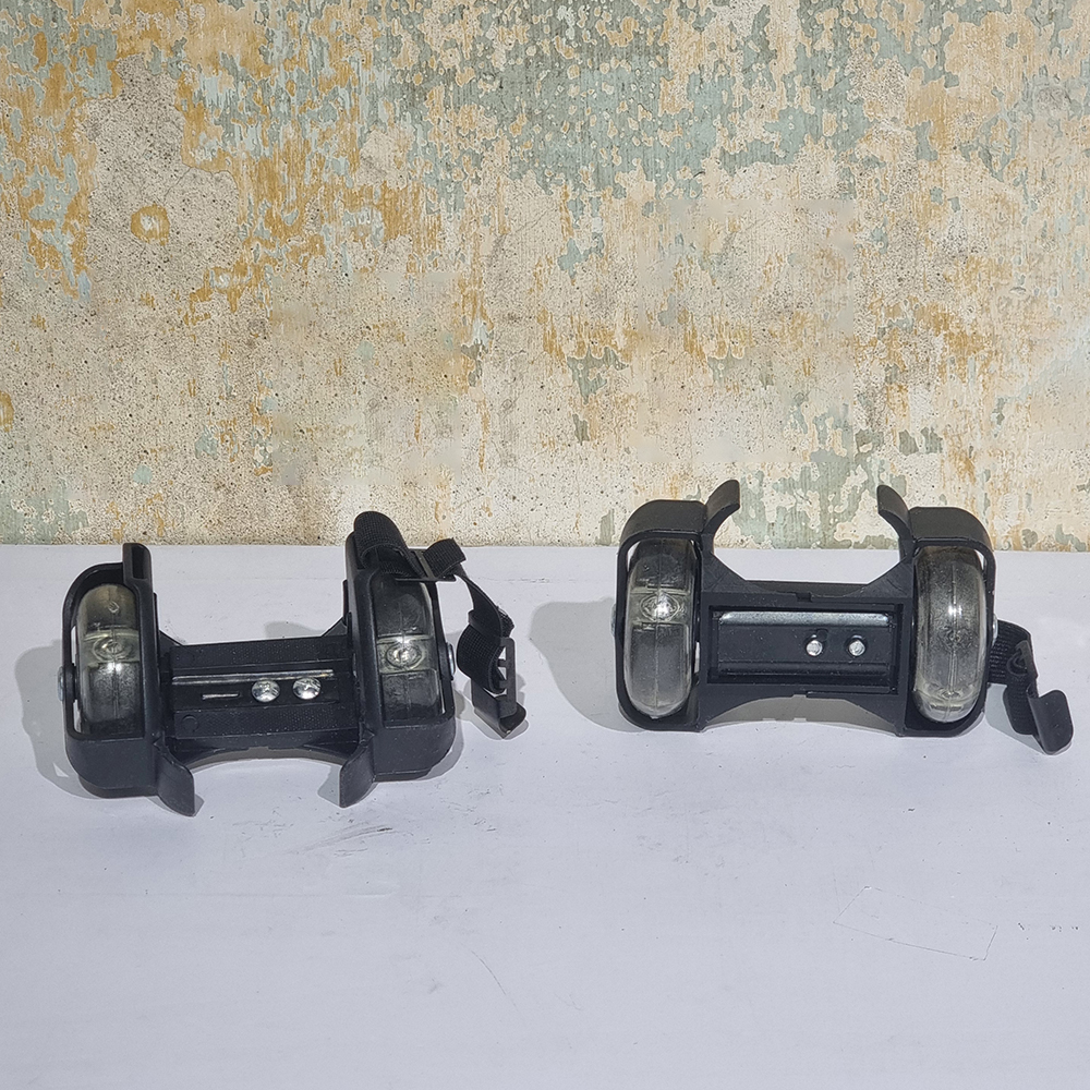 [0231] สเก็ตติดรองเท้า ถอดง่าย ควบคุมง่าย สำหรับเด็ก ใช้แทนเดิน PVC