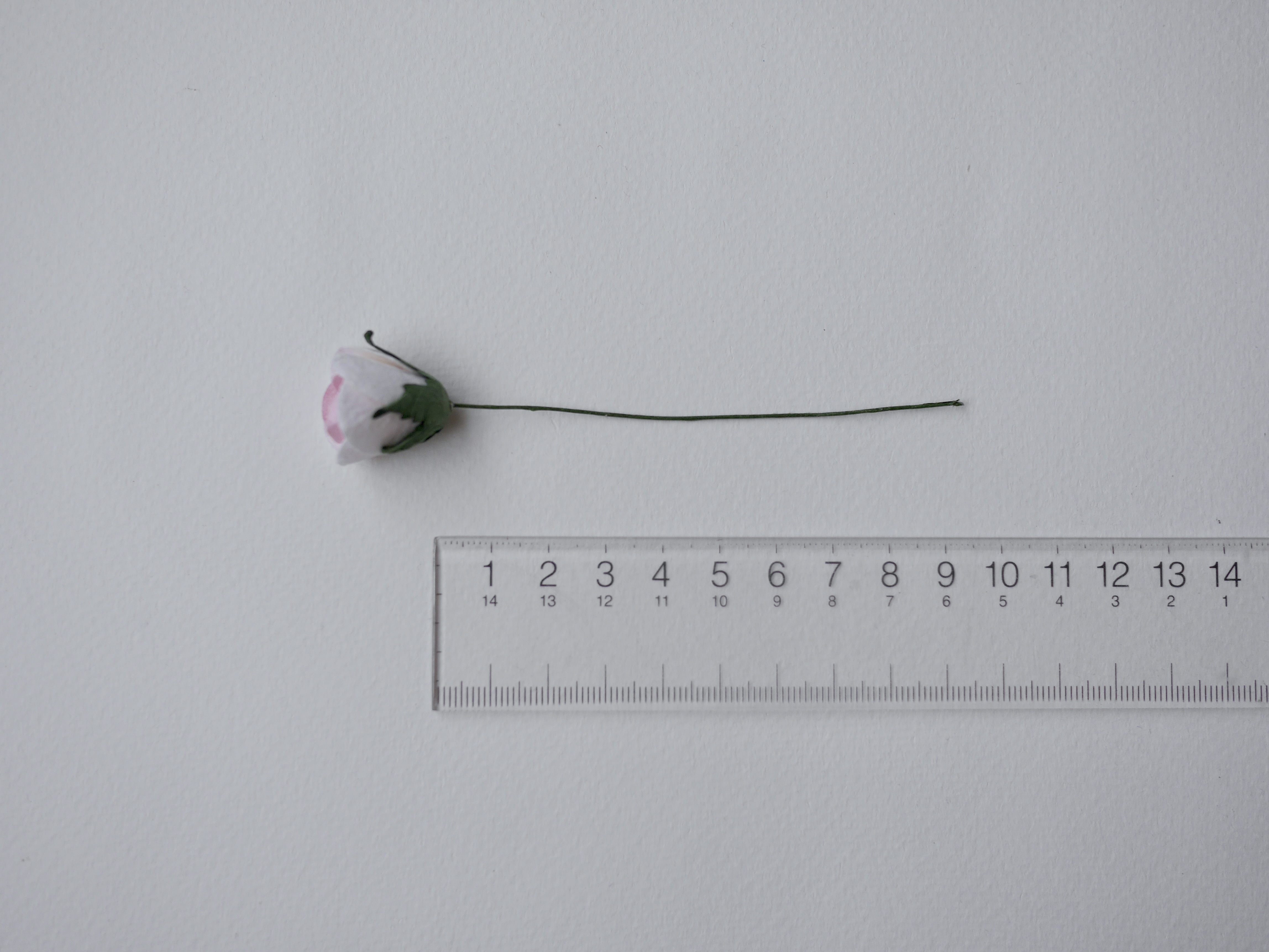 ดอกไม้กระดาษสา ดอกไม้กระดาษสา จตุจักร งานประดิษฐ์ ดอกไม้ทำข้อมือเพื่อนเจ้าสาว แต่งงาน, ดอกกุหลาบตูม 50 ดอก สีชมพู-ขาว ขนาด 1.8x2.0 cm. paper flowers, budding roses flower 1.8 x2.0 cm. 50 pieces. pink-white twotone color