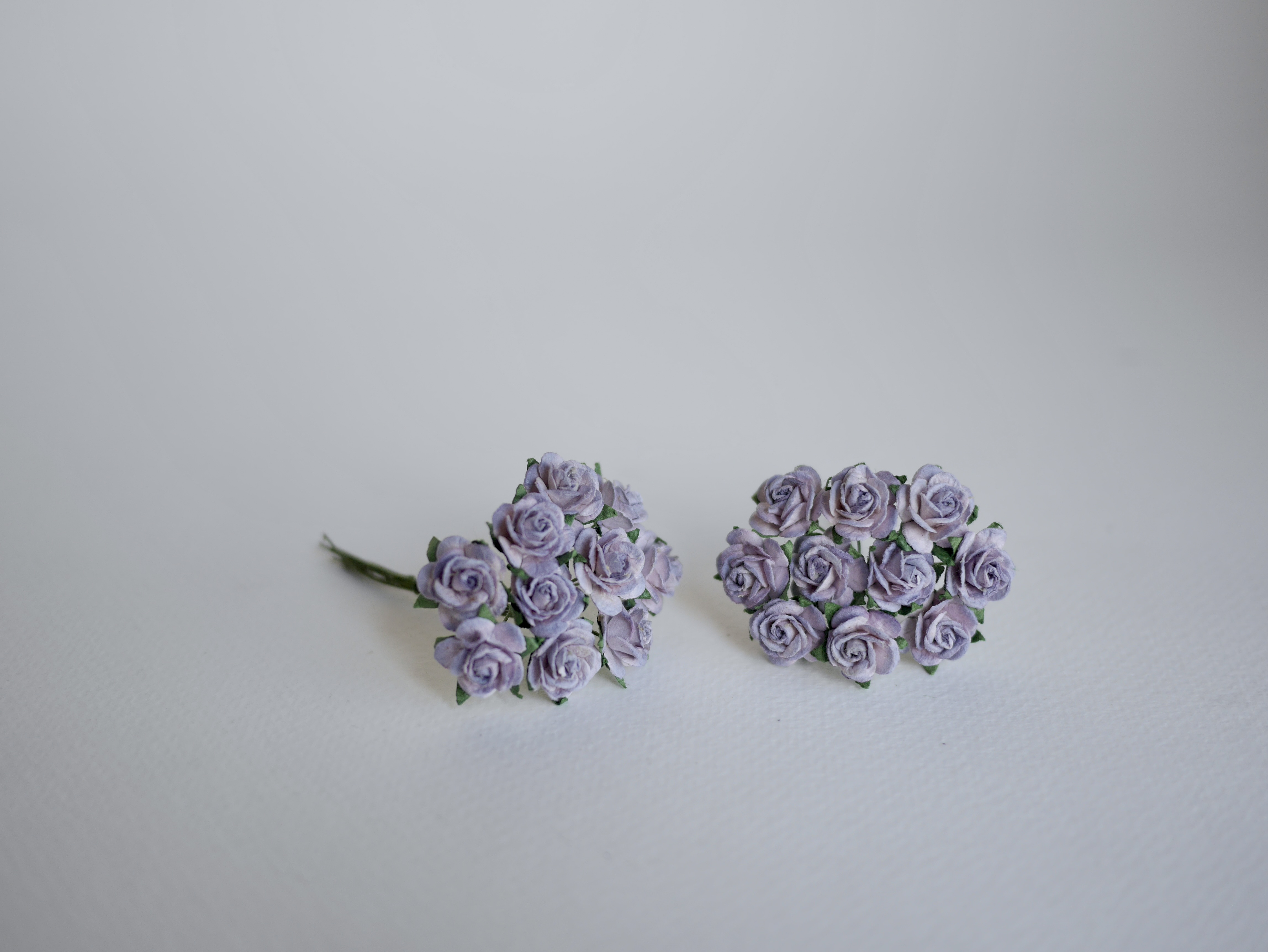 ดอกไม้กระดาษสา ขายส่ง, ดอกกุหลาบกระดาษสา สำหรับประดับ ตกแต่งของชำร่วย, งานแต่งงาน สีม่วงตุ่นปัด ขนาด 1.5 cm. จำนวน 100 ดอก