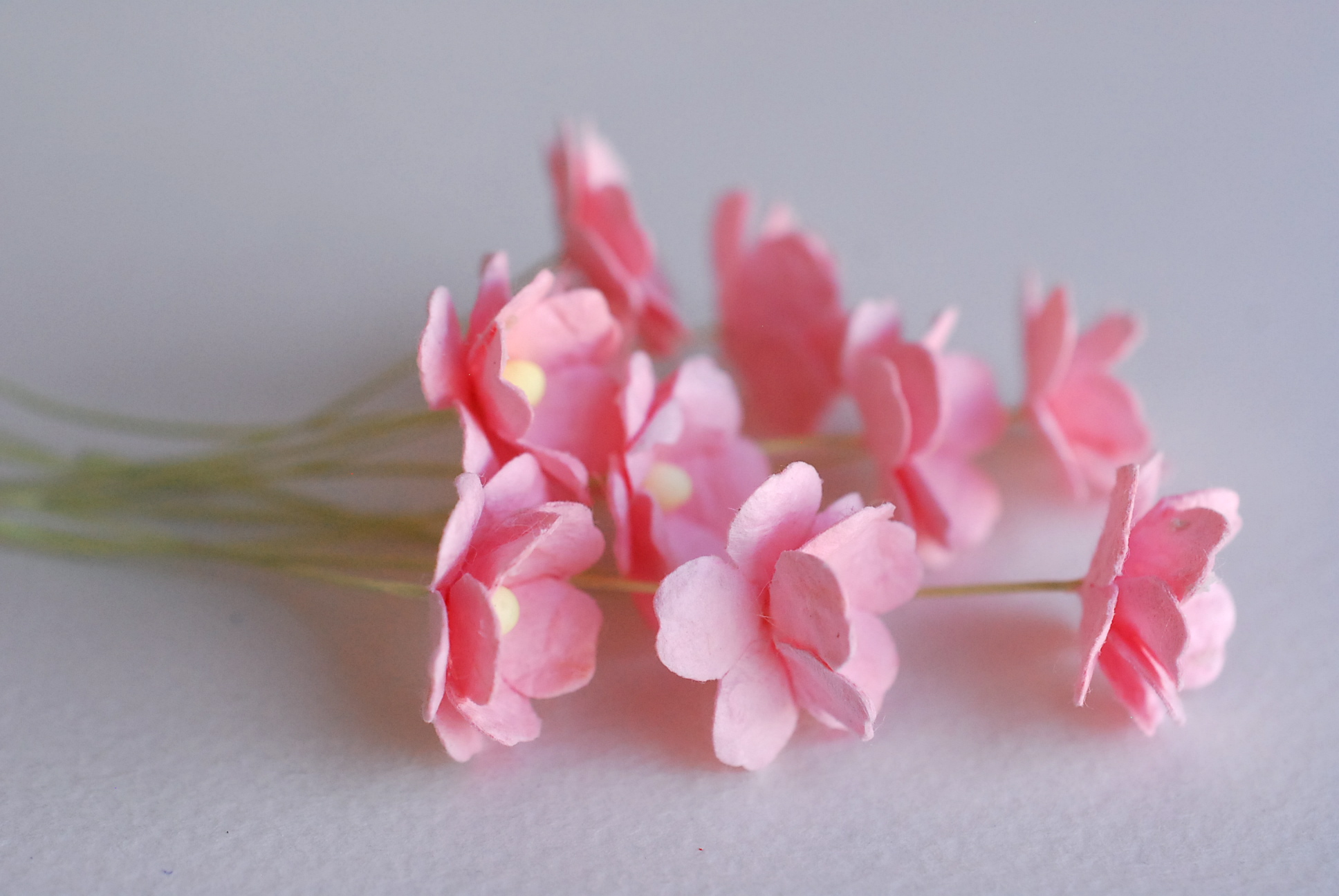 ดอกไม้กระดาษสา ดอกไฮเดรนเยียกระดาษสา ราคาส่ง ดอกไม้ประดิษฐ์ ตกแต่งงานแต่งงาน ประดิษฐ์ข้อมือเพื่อนเจ้าสาว ขนา่ด 1.5 cm., สำหรับของชำร่วย, งานแต่งงาน, ดอกไม้ทำข้อมือเจ้าสาว สีพีช จำนวน 100 ดอก Paper flower,100 Pieces mulberry hydenyia, peach medium color.