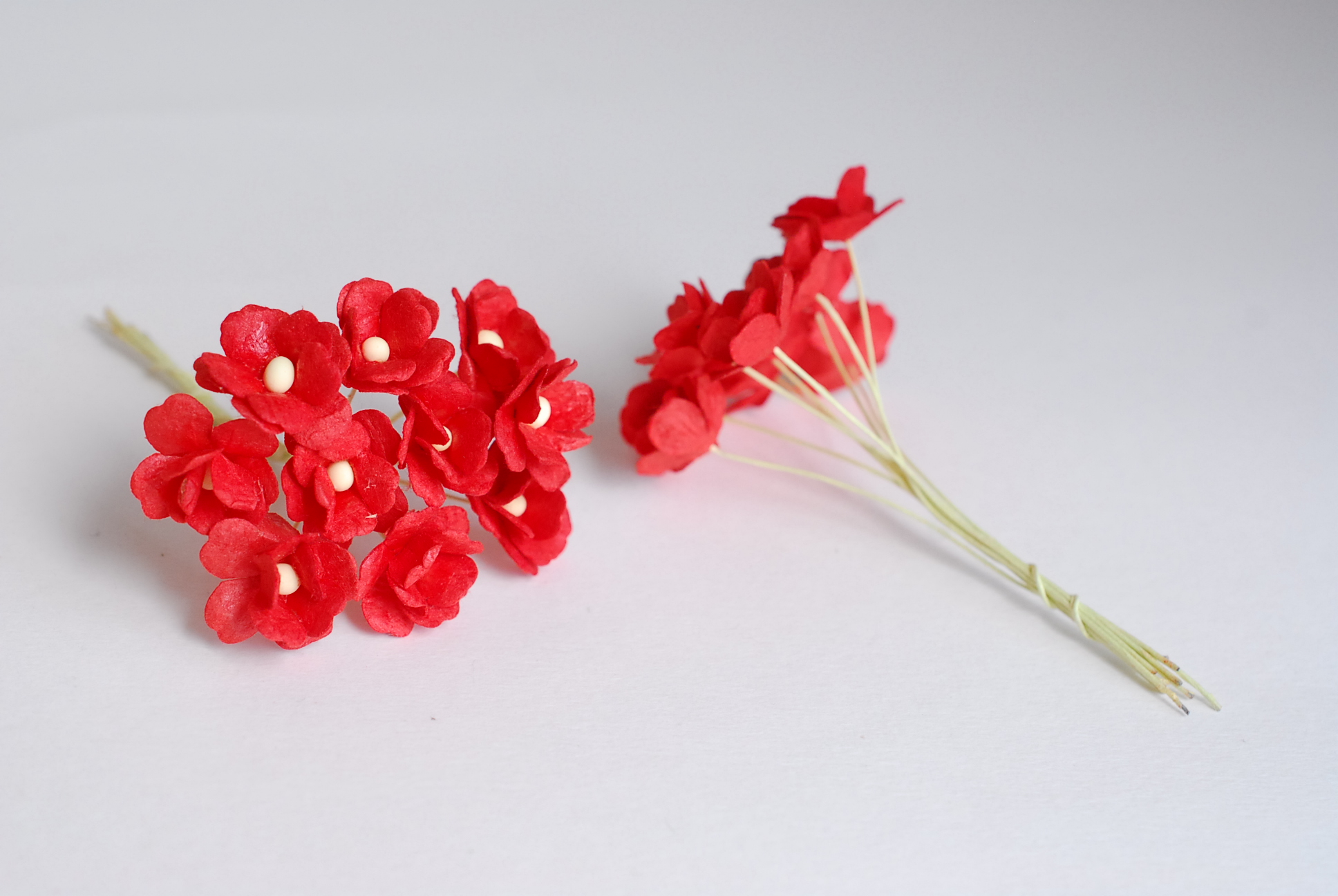 ดอกไม้กระดาษสา ราคาส่ง, ดอกไฮเดรนเยียกระดาษสา ดอกไม้ประดิษฐ์ ตกแต่งงานแต่งงาน ประดิษฐ์ข้อมือเพื่อนเจ้าสาว ขนาด 1.5 cm., สำหรับของชำร่วย, งานแต่งงาน, ดอกไม้ทำข้อมือเจ้าสาว สีแดง จำนวน 100 ดอก Paper flower,100 Pieces mulberry hydrangea red color