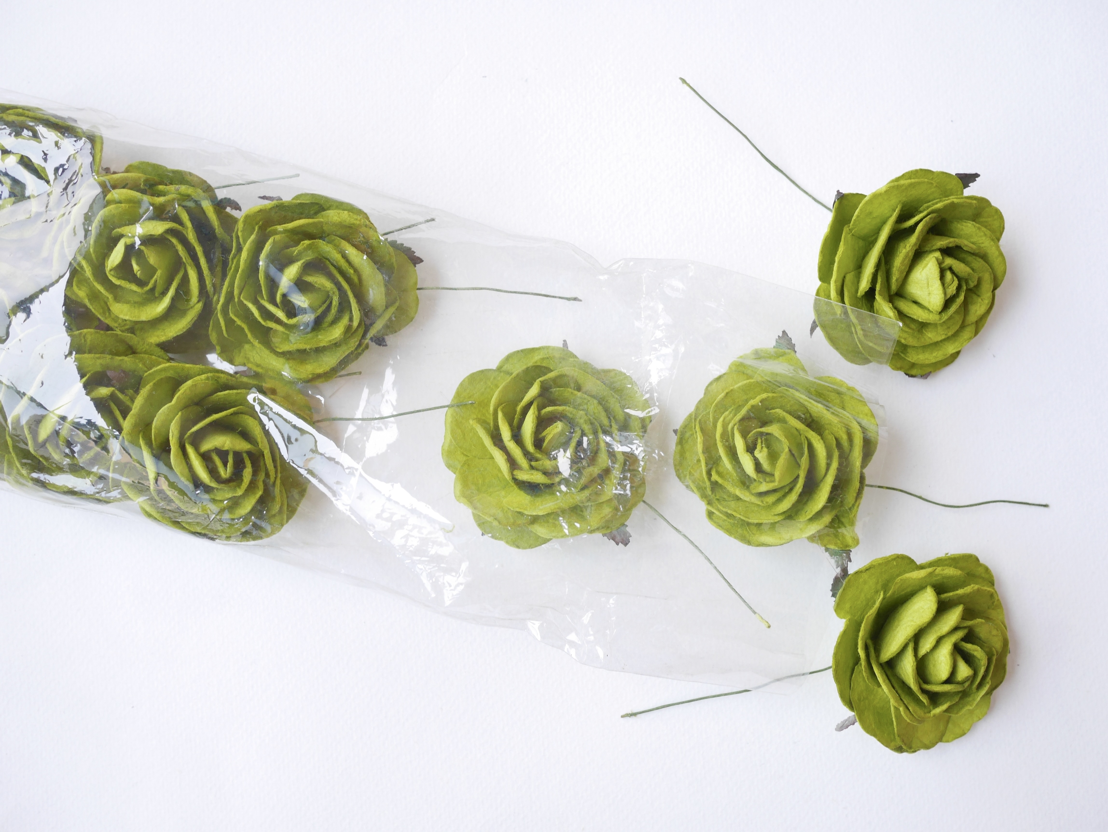 ดอกไม้กระดาษสา ขนาด 6.5 cm., สำหรับของชำร่วย, งานแต่งงาน, สีเขียว #158 color. Paper flower, handmade flowers supplies, wedding decoration:10 Pieces mulberry rose, 6.5 cm. green color.