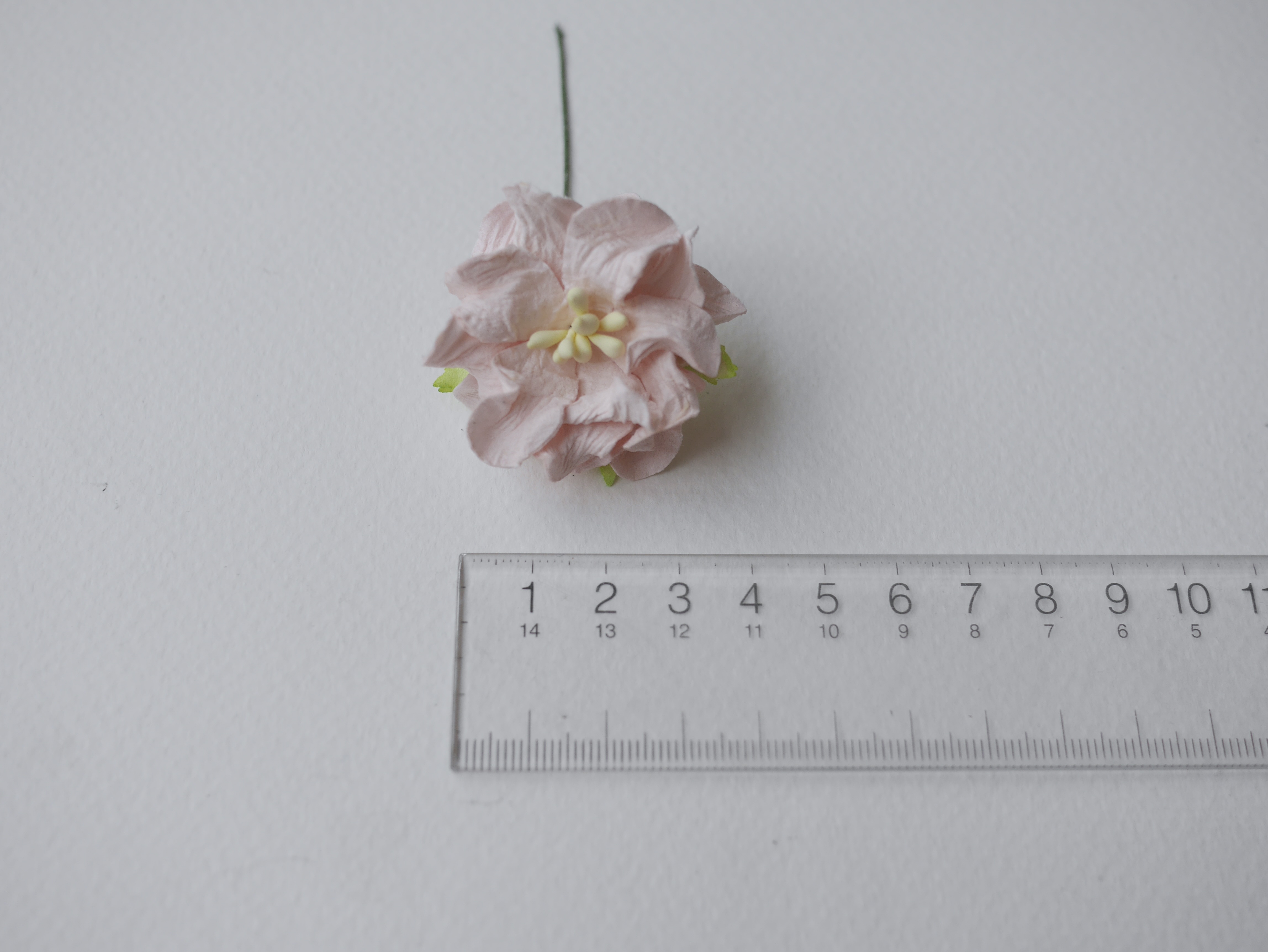 ดอกไม้กระดาษสา ราคาส่ง, ดอกการเดนเนียกระดาษสา ดอกไม้ประดิษฐ์ ตกแต่งงานแต่งงาน ประดิษฐ์ข้อมือเพื่อนเจ้าสาว ขนาด 3.5 cm., สำหรับของชำร่วย, งานแต่งงาน, ดอกไม้ทำข้อมือเจ้าสาว สีชมพูอ่อนพาสเทล จำนวน 25 ดอก Paper flower,25 Pieces mulberry gardenia flowers suppl