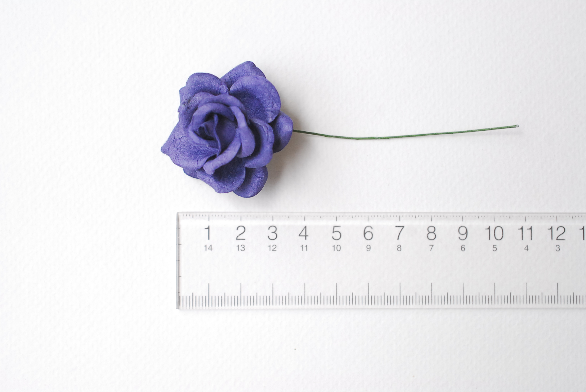 ดอกไม้กระดาษสา ดอกกุหลาบกระดาษสา ดอกไม้กุหลาบ กลีบโค้ง ดอกไม้ประดิษฐ์ สำหรับตกแต่ง หรืองานแต่งงาน สีน้ำเงินกรมท่า ขนาด 3.5 cm. จำนวน 25 ดอก Paper flowers, handmade flowers, small roses paper size 3.5 cm. 25 pieces, passion blue color.