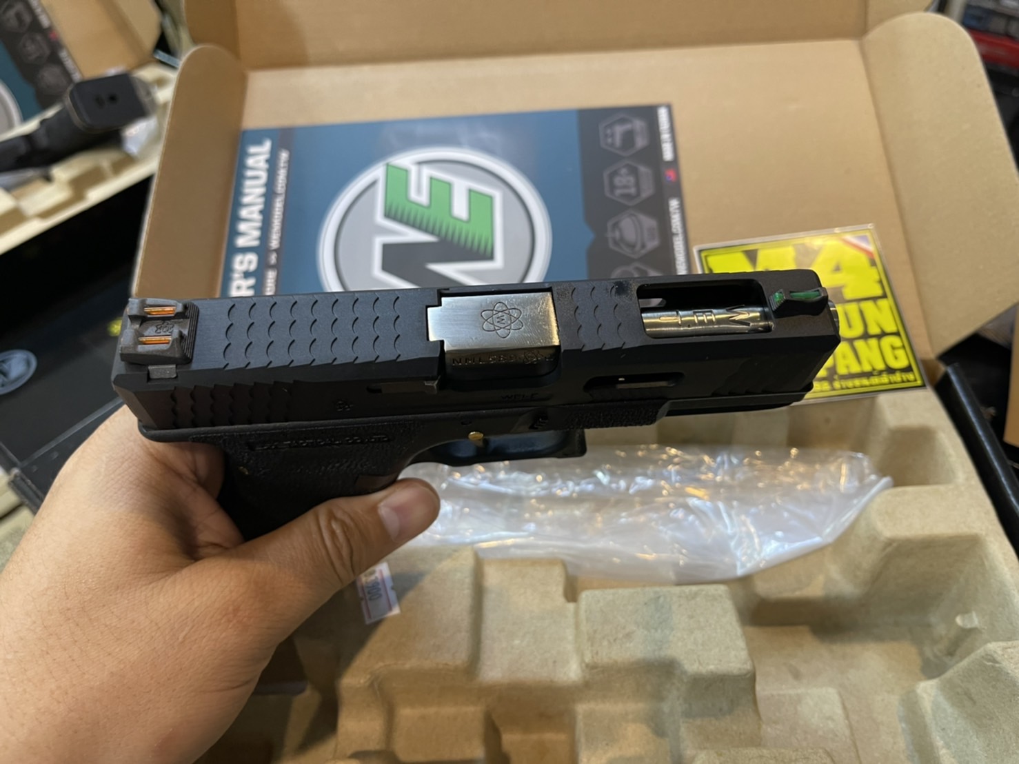 WE Glock19 G-Force Custom – เฟรมดำ สไลด์ดำ ลำกล้องเงิน