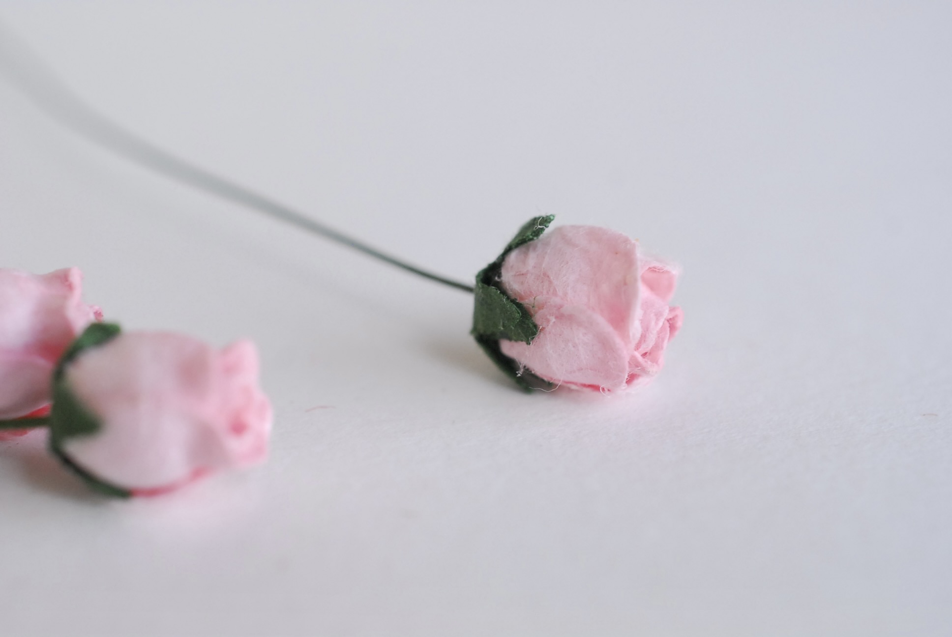 ดอกไม้กระดาษสา ดอกไม้กระดาษสา จตุจักร งานประดิษฐ์ ดอกไม้ทำข้อมือเพื่อนเจ้าสาว แต่งงาน, ดอกกุหลาบตูม 0.8x1 cm. 25 ดอก สีชมพูพีช paper flowers, budding roses flower 0.8x1 cm. 25 peach pink pastel color.